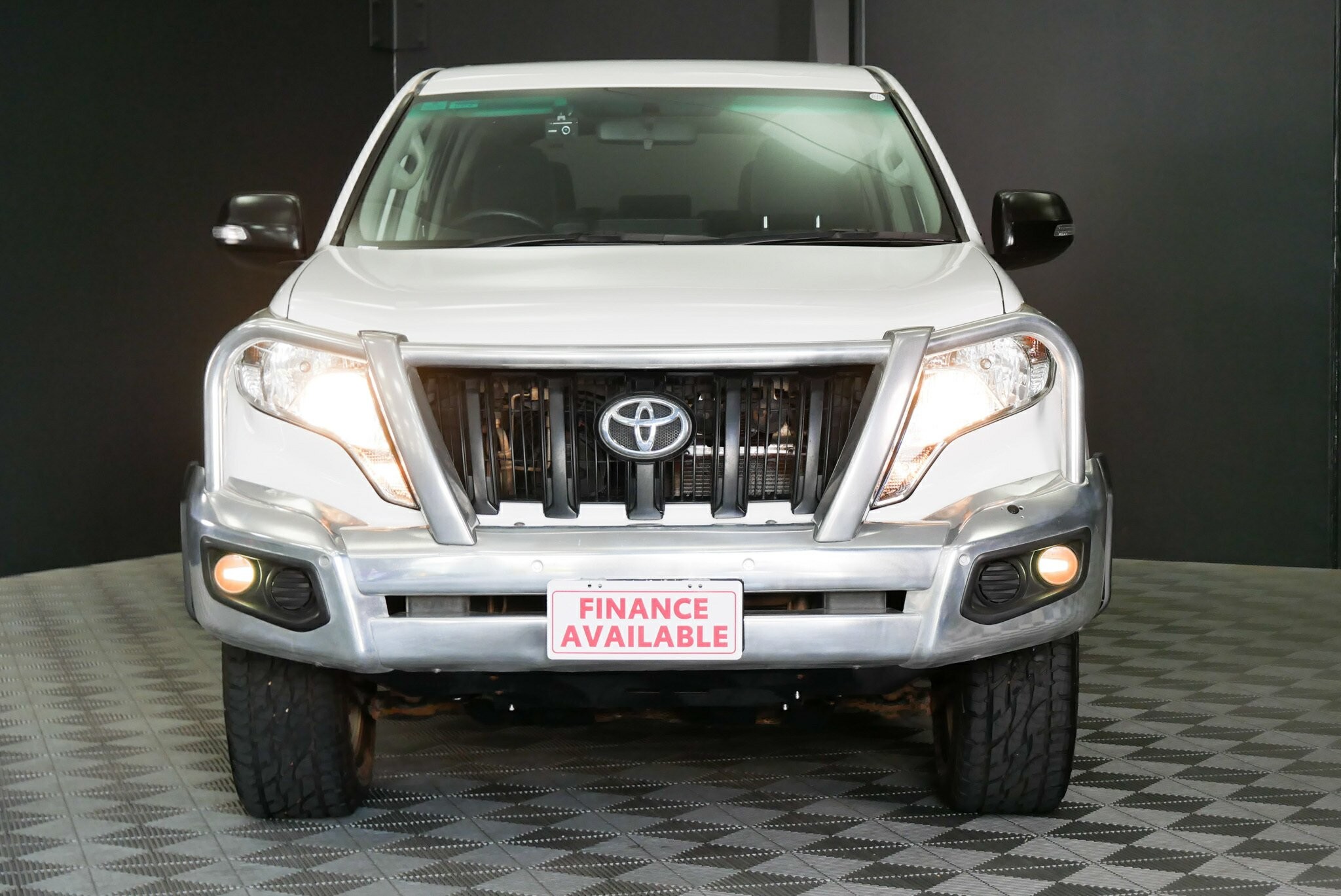 Toyota Landcruiser Prado image 2