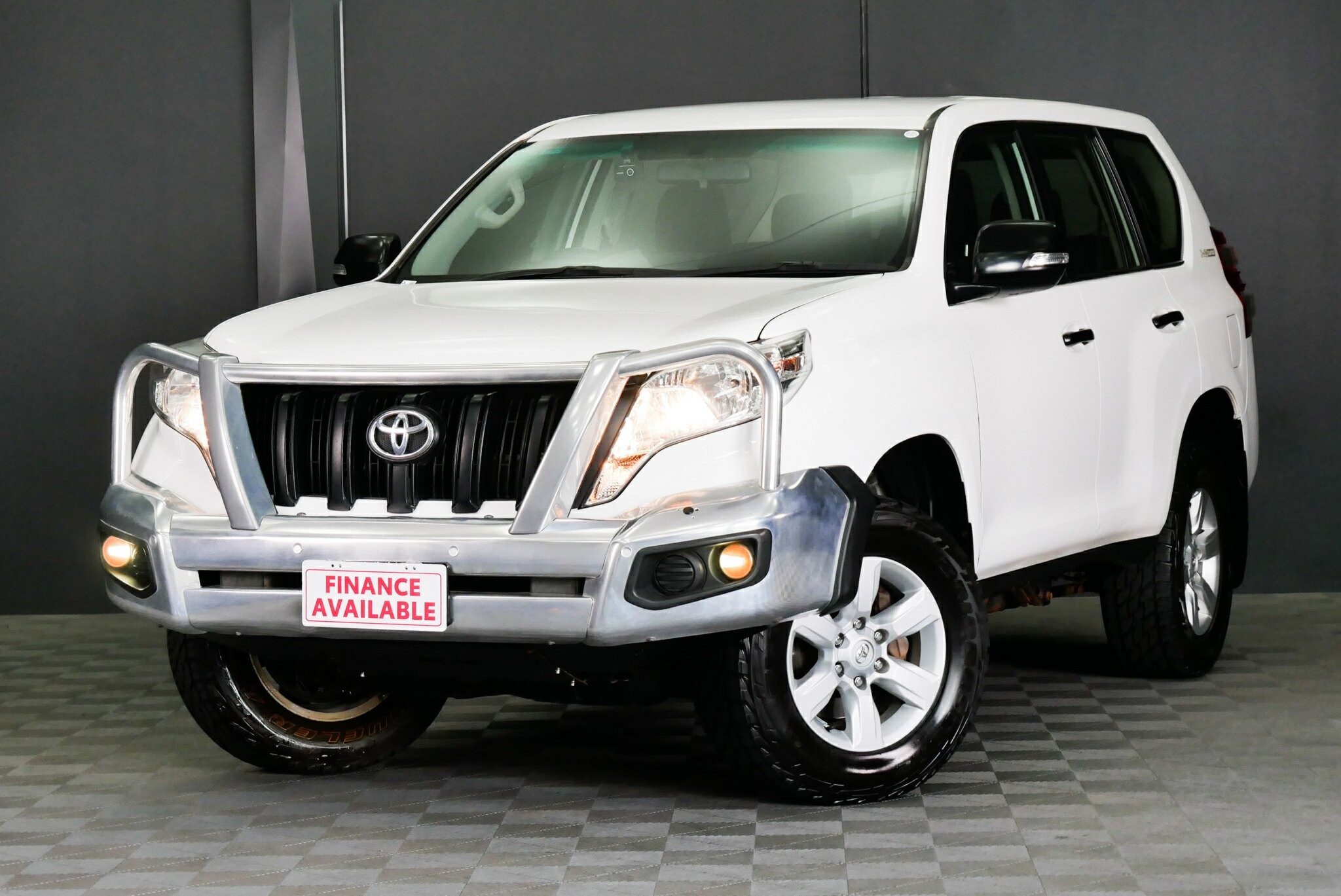 Toyota Landcruiser Prado image 3