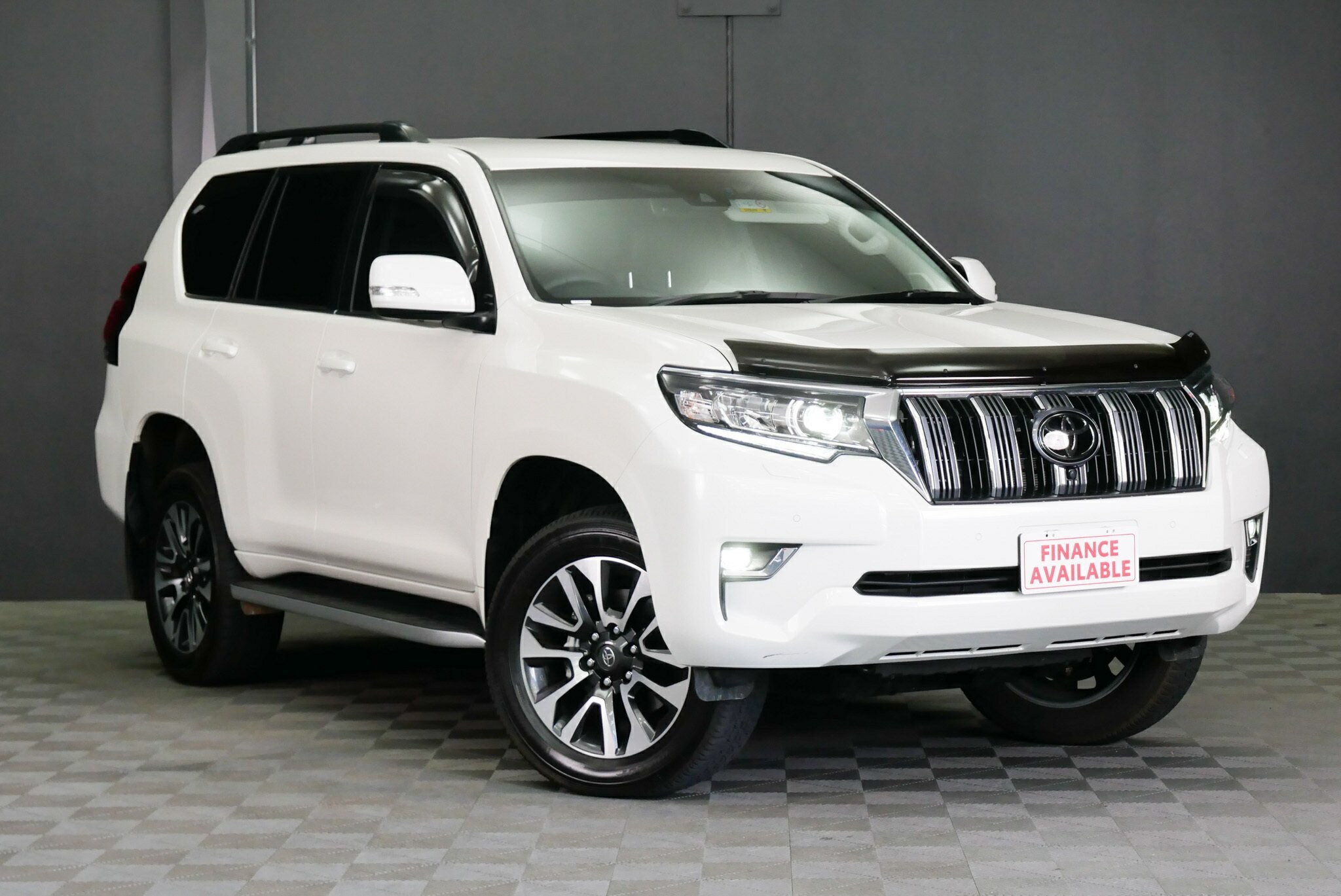 Toyota Landcruiser Prado image 1