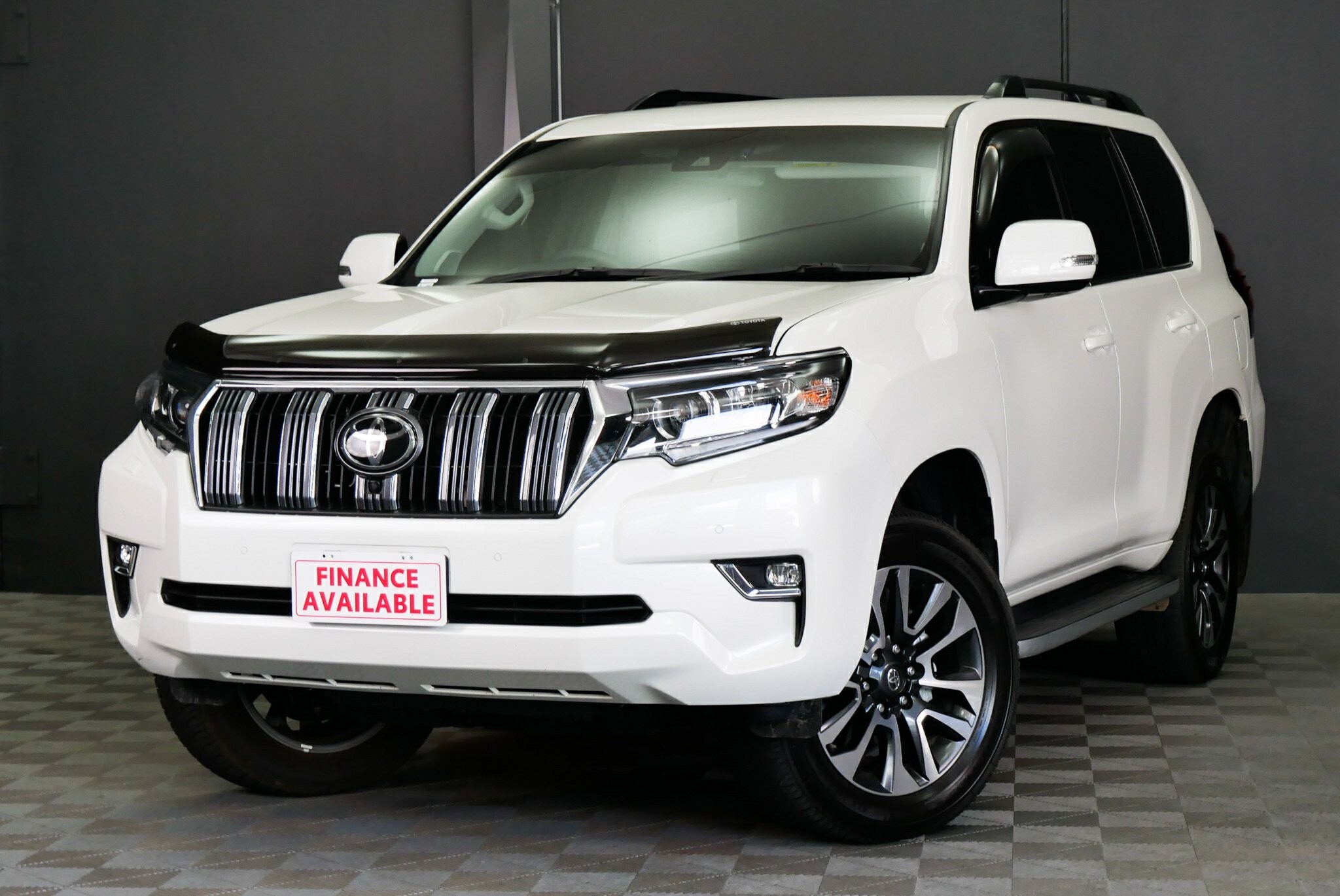 Toyota Landcruiser Prado image 3