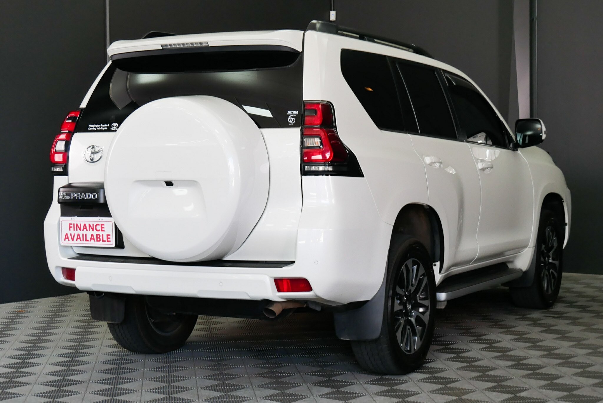 Toyota Landcruiser Prado image 4