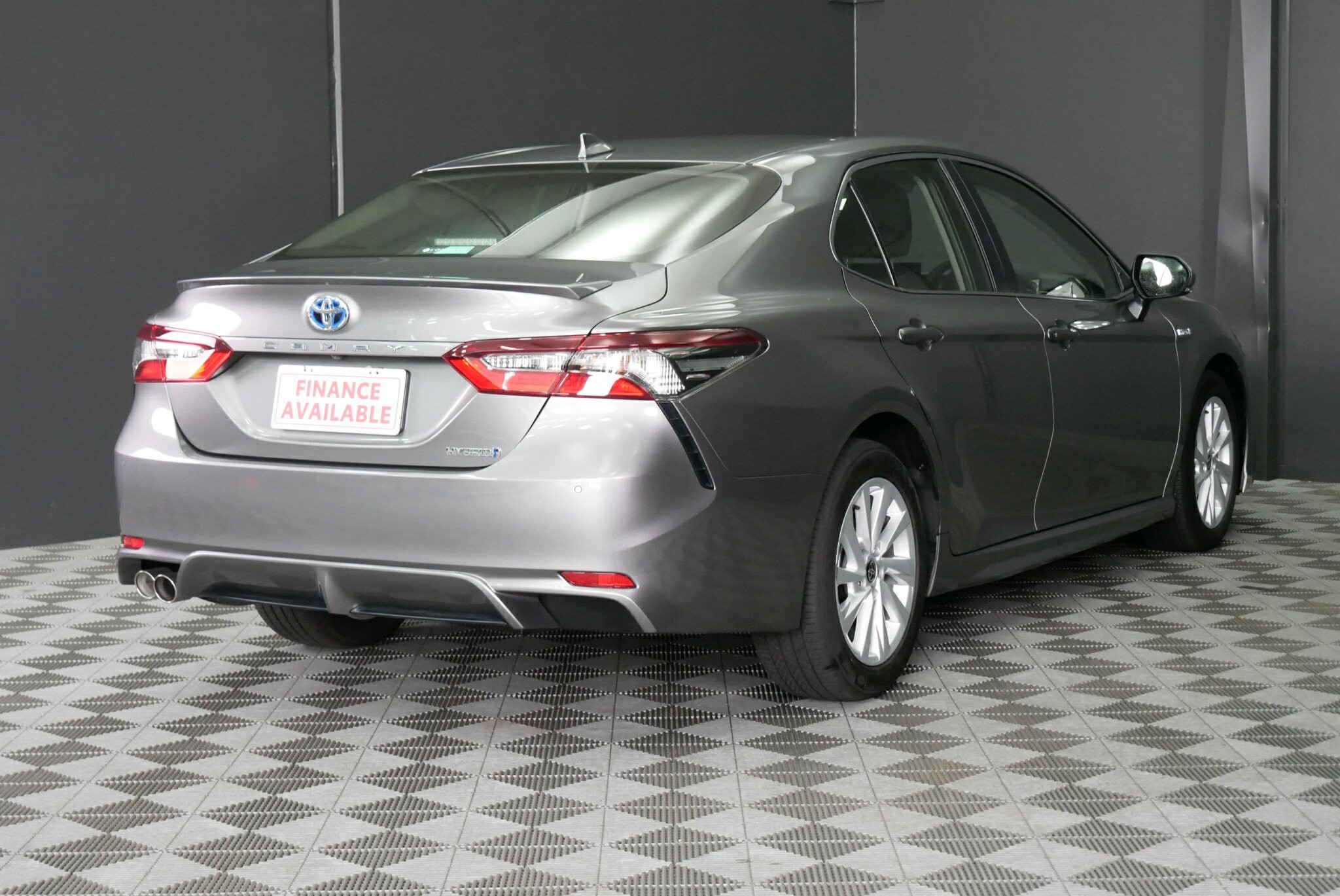 Toyota Camry image 4