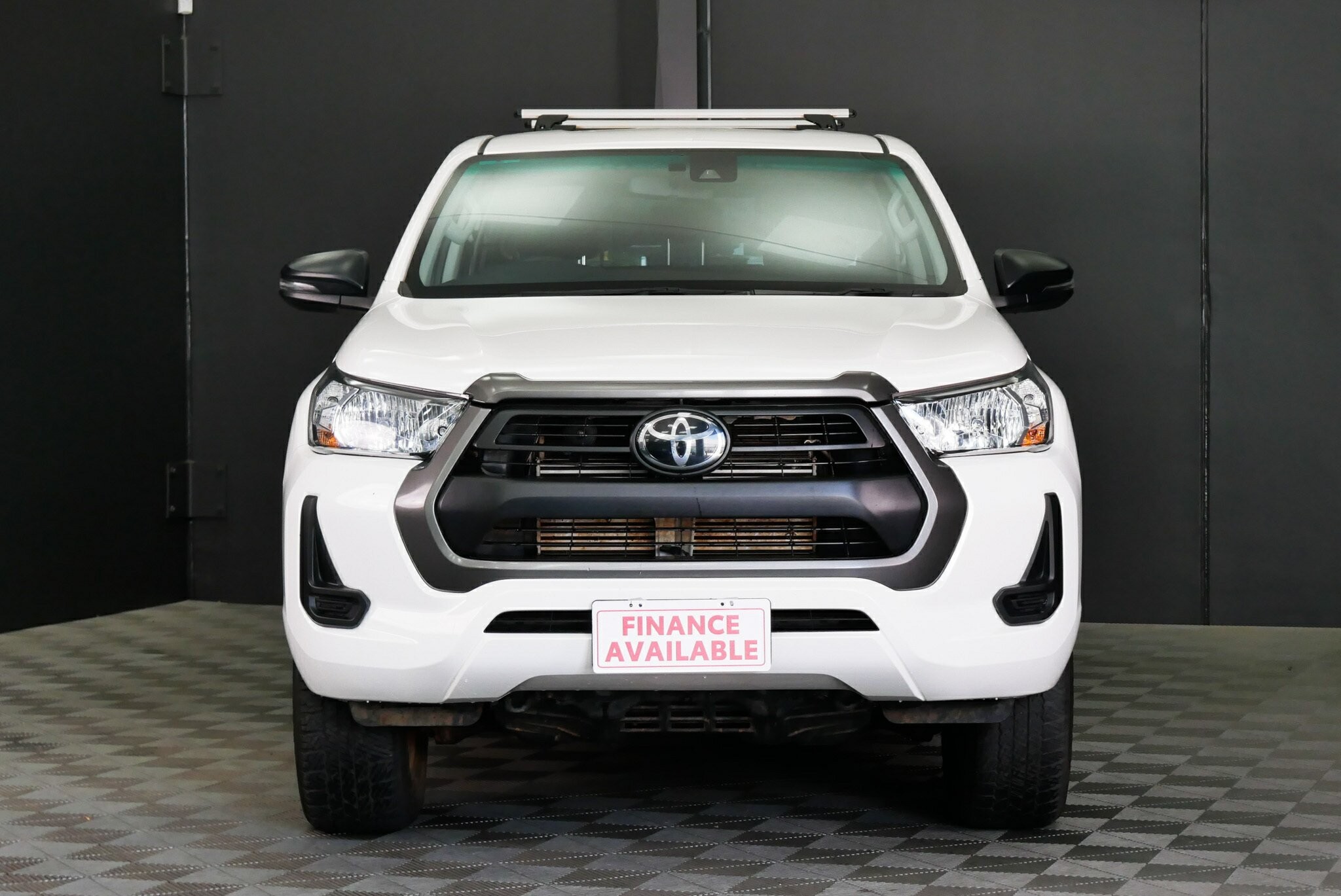 Toyota Hilux image 2