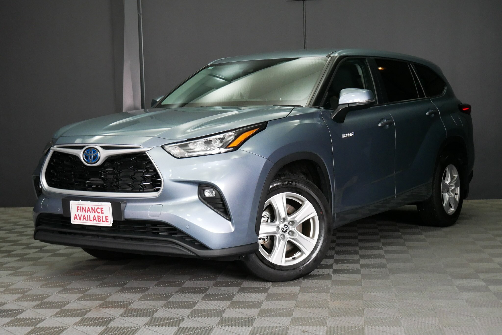 Toyota Kluger image 3