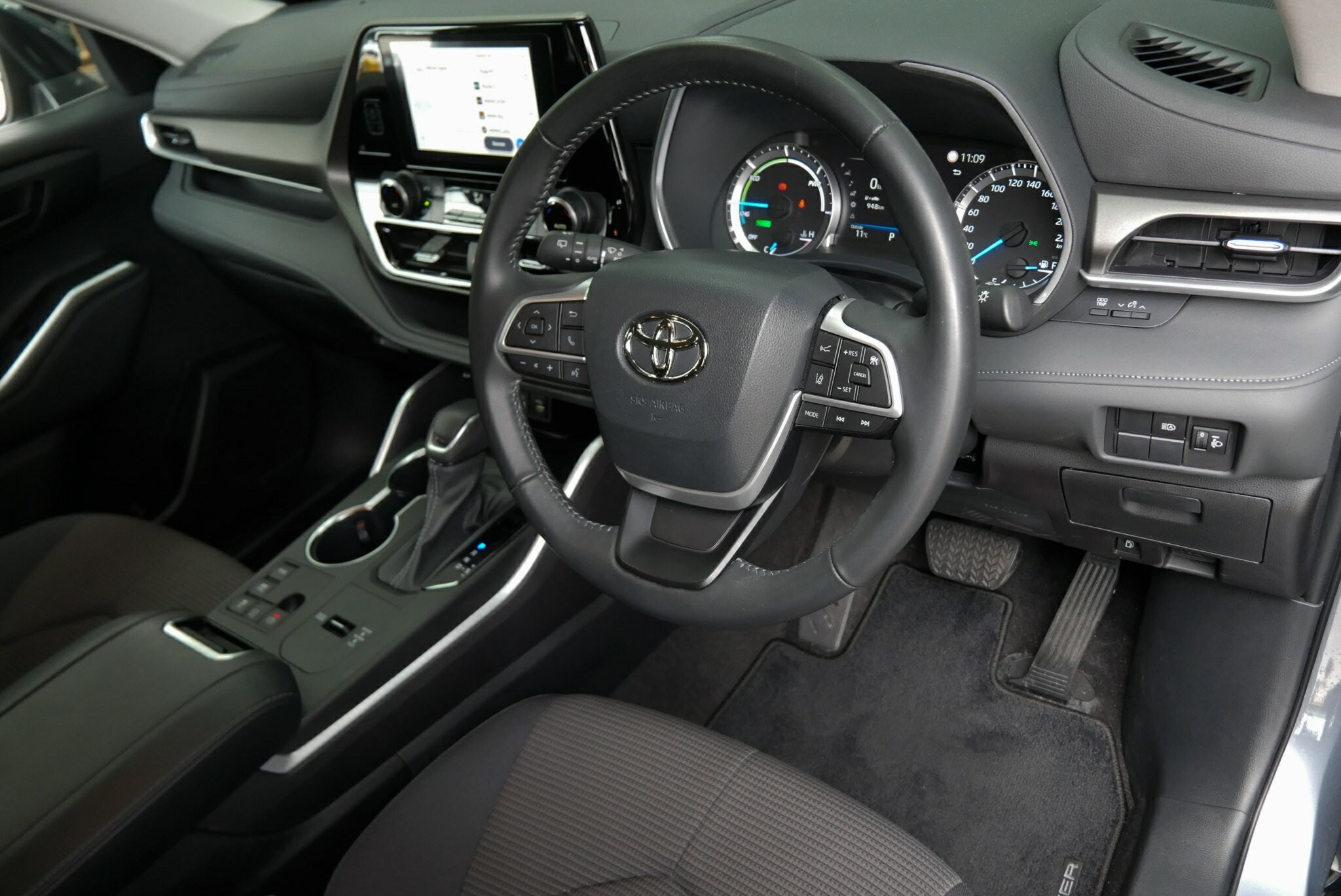 Toyota Kluger image 4