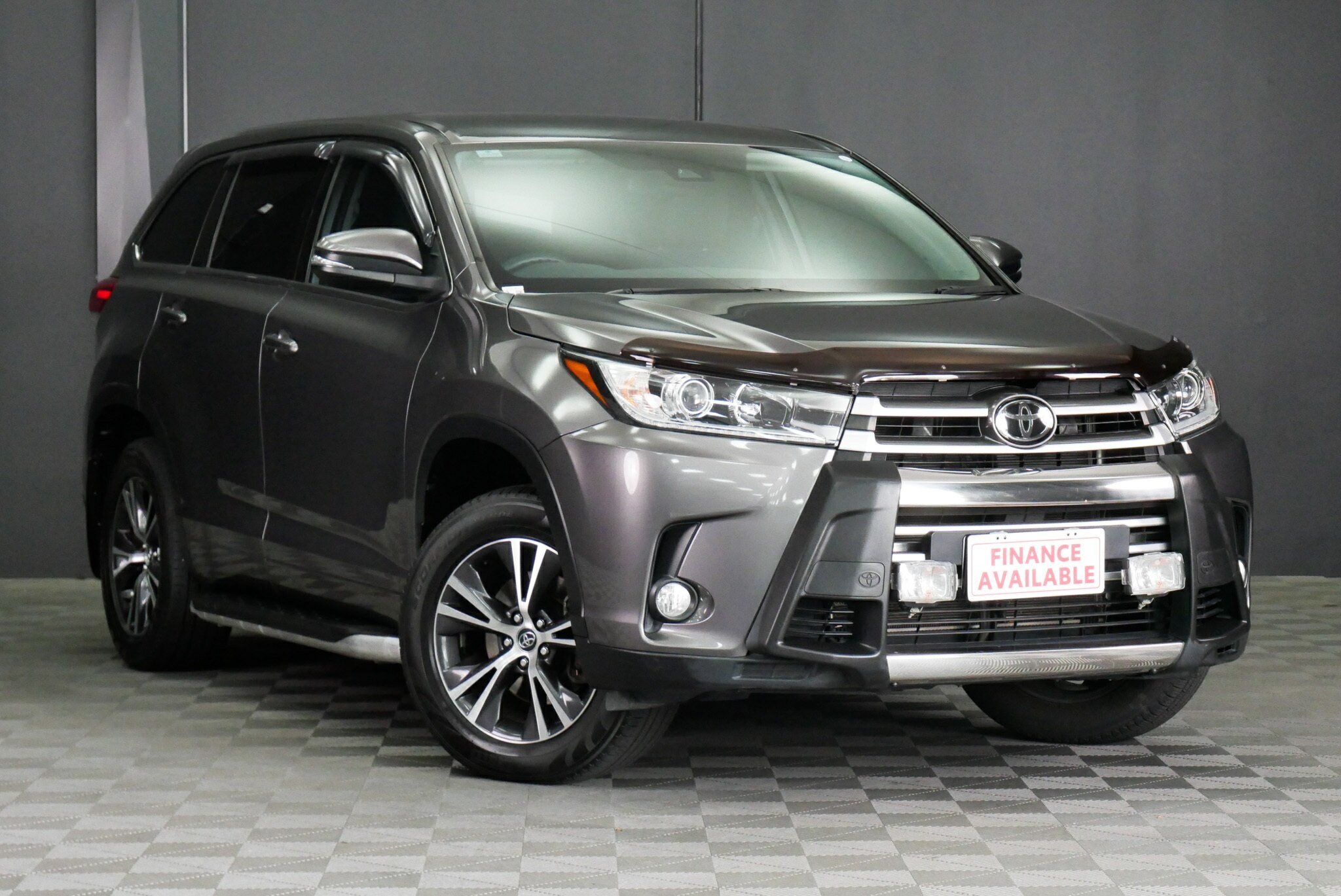 Toyota Kluger image 1