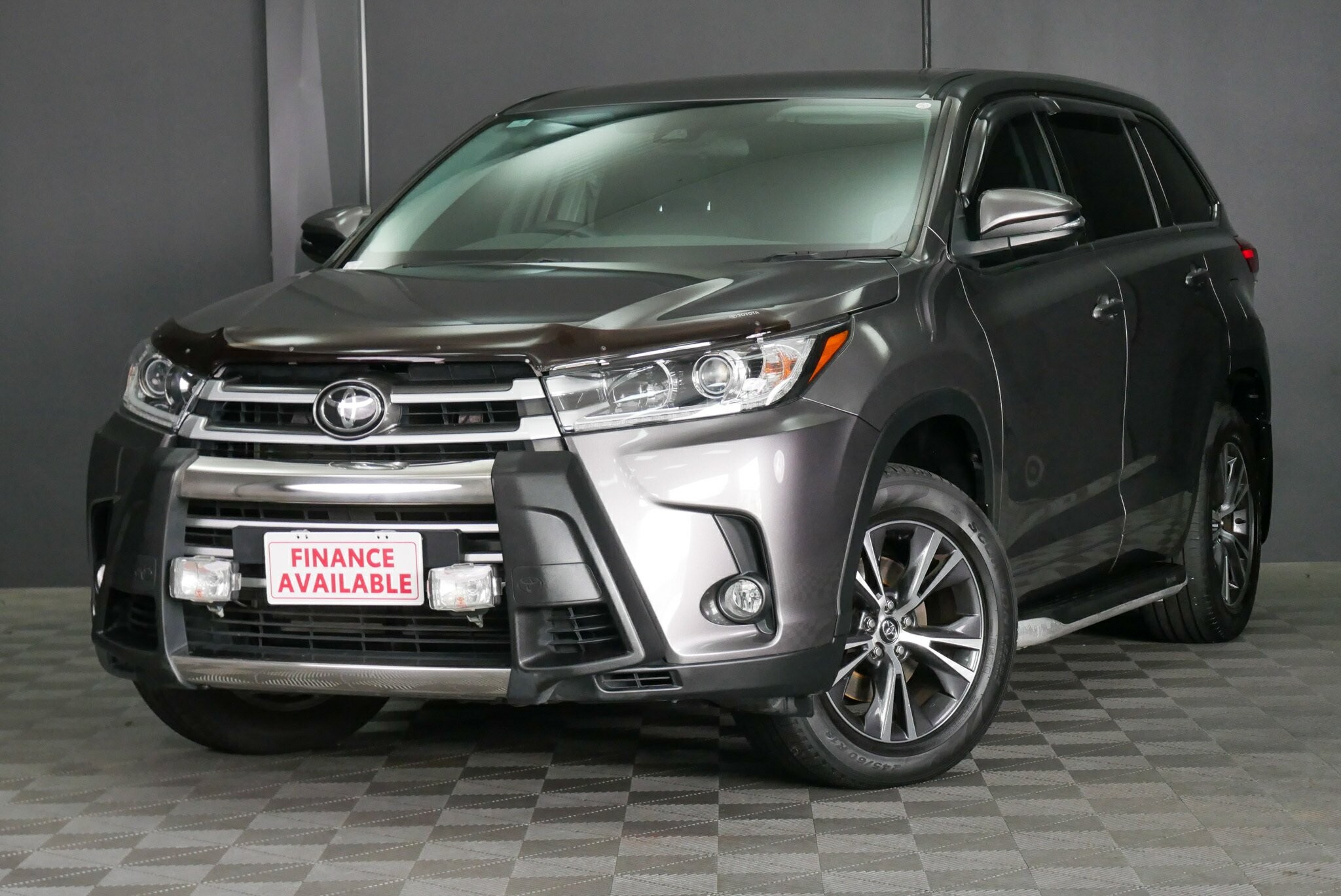 Toyota Kluger image 3