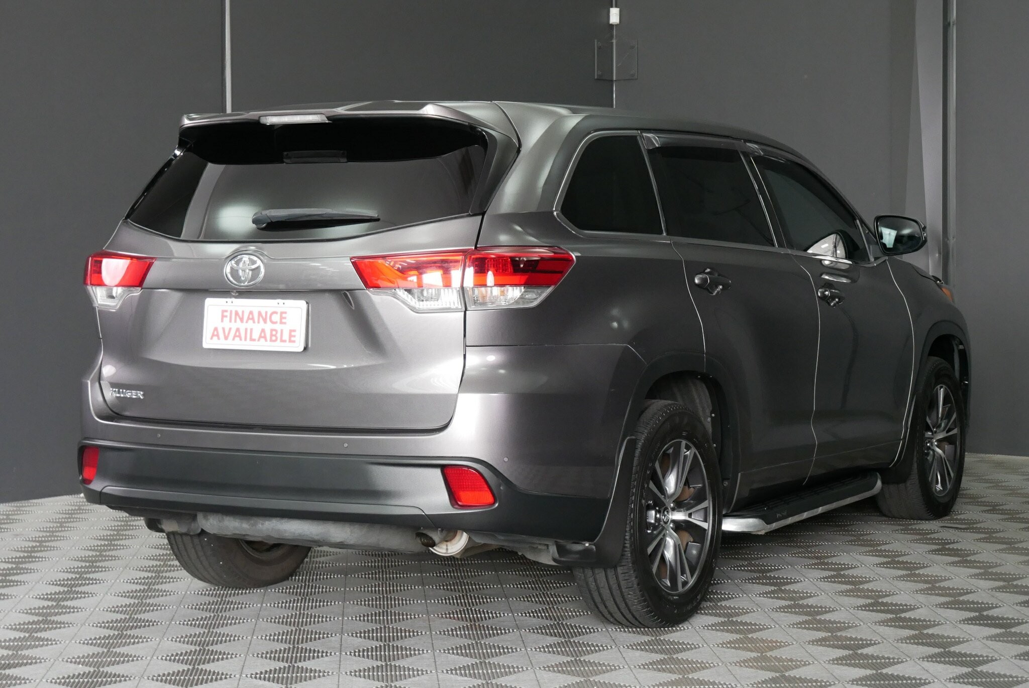 Toyota Kluger image 4