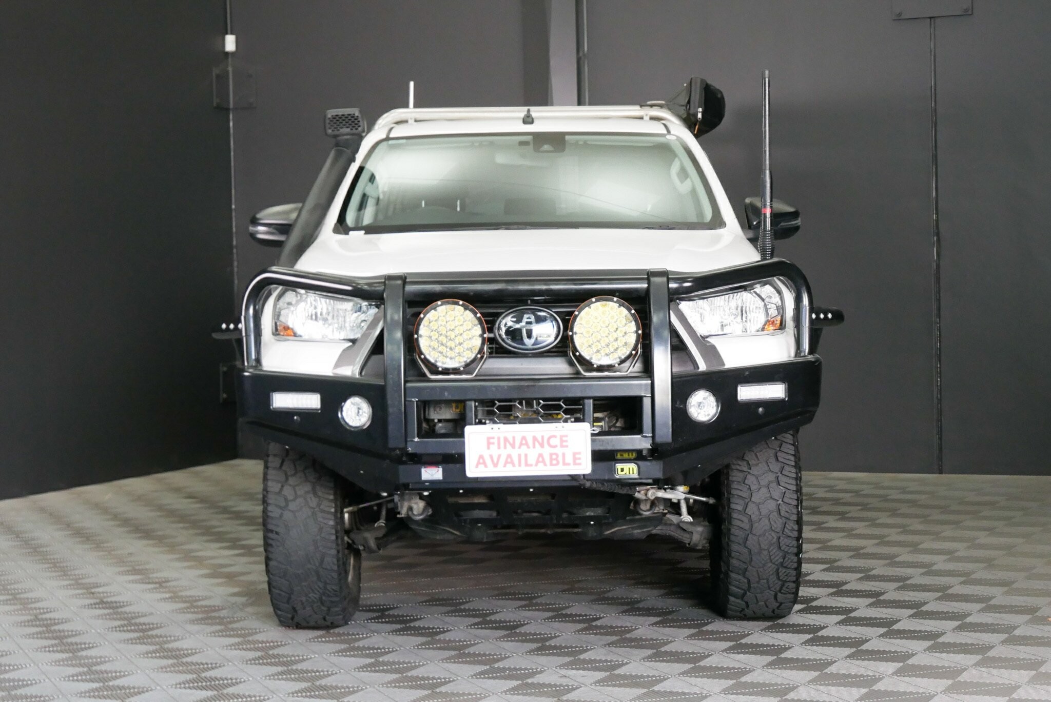 Toyota Hilux image 2