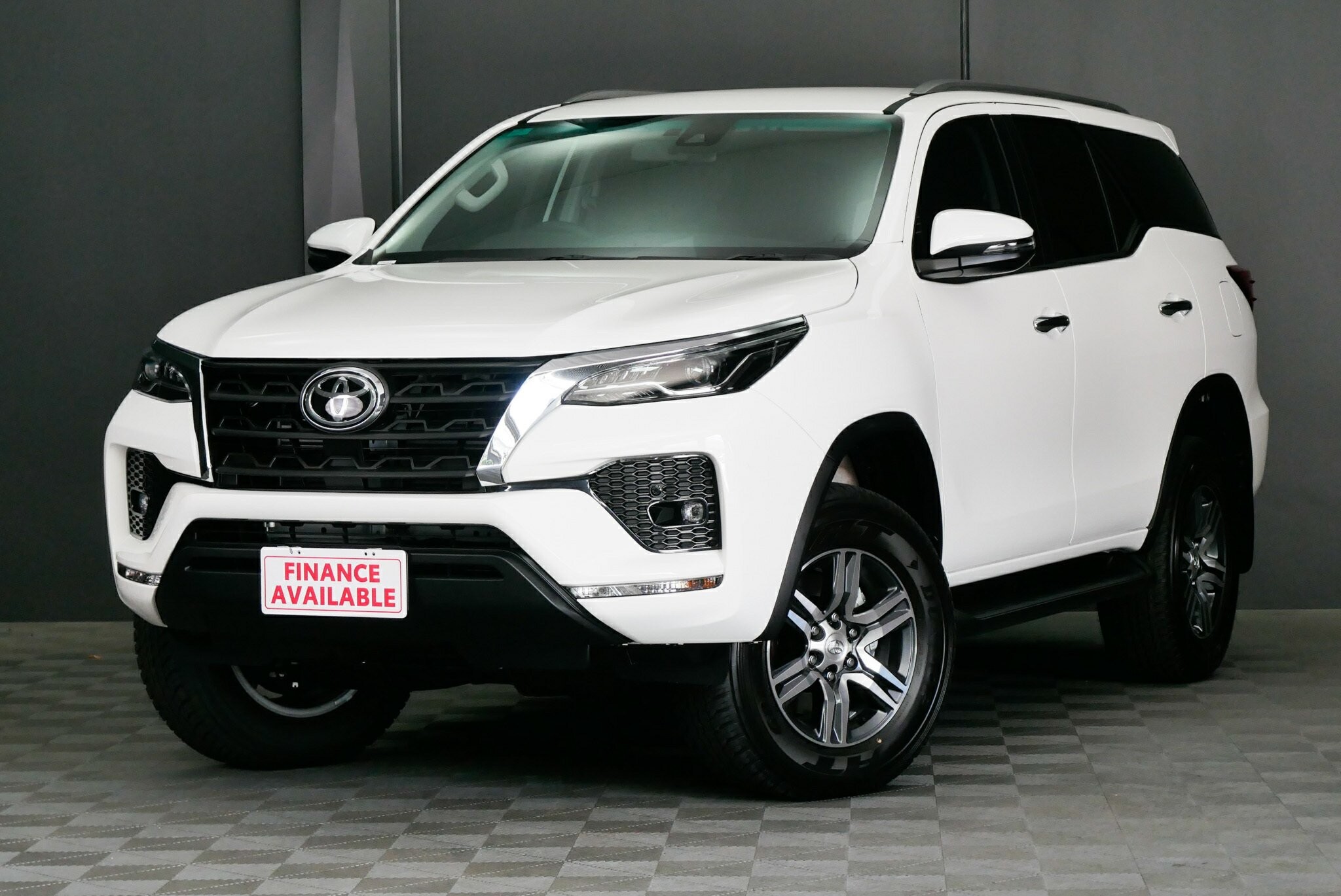 Toyota Fortuner image 3