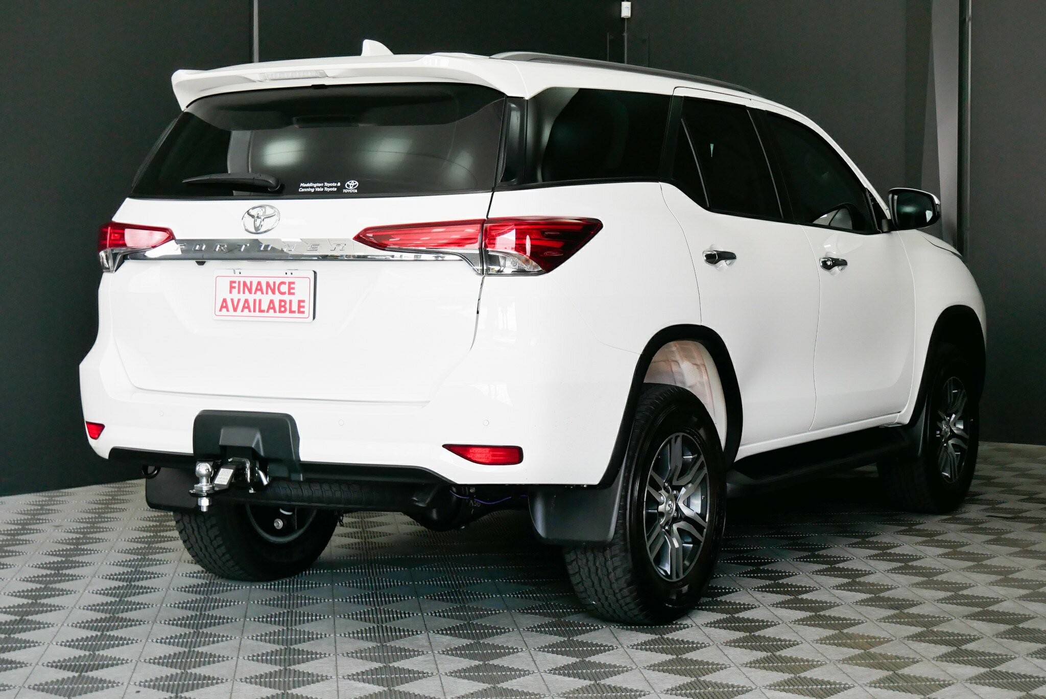 Toyota Fortuner image 4