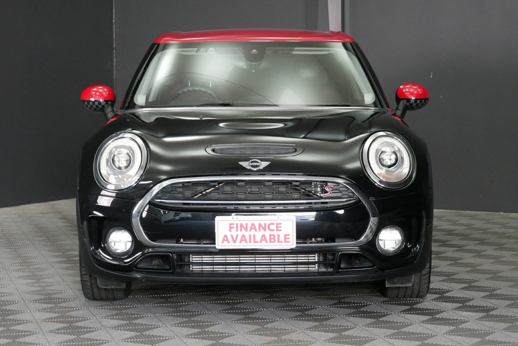 Mini Clubman image 2