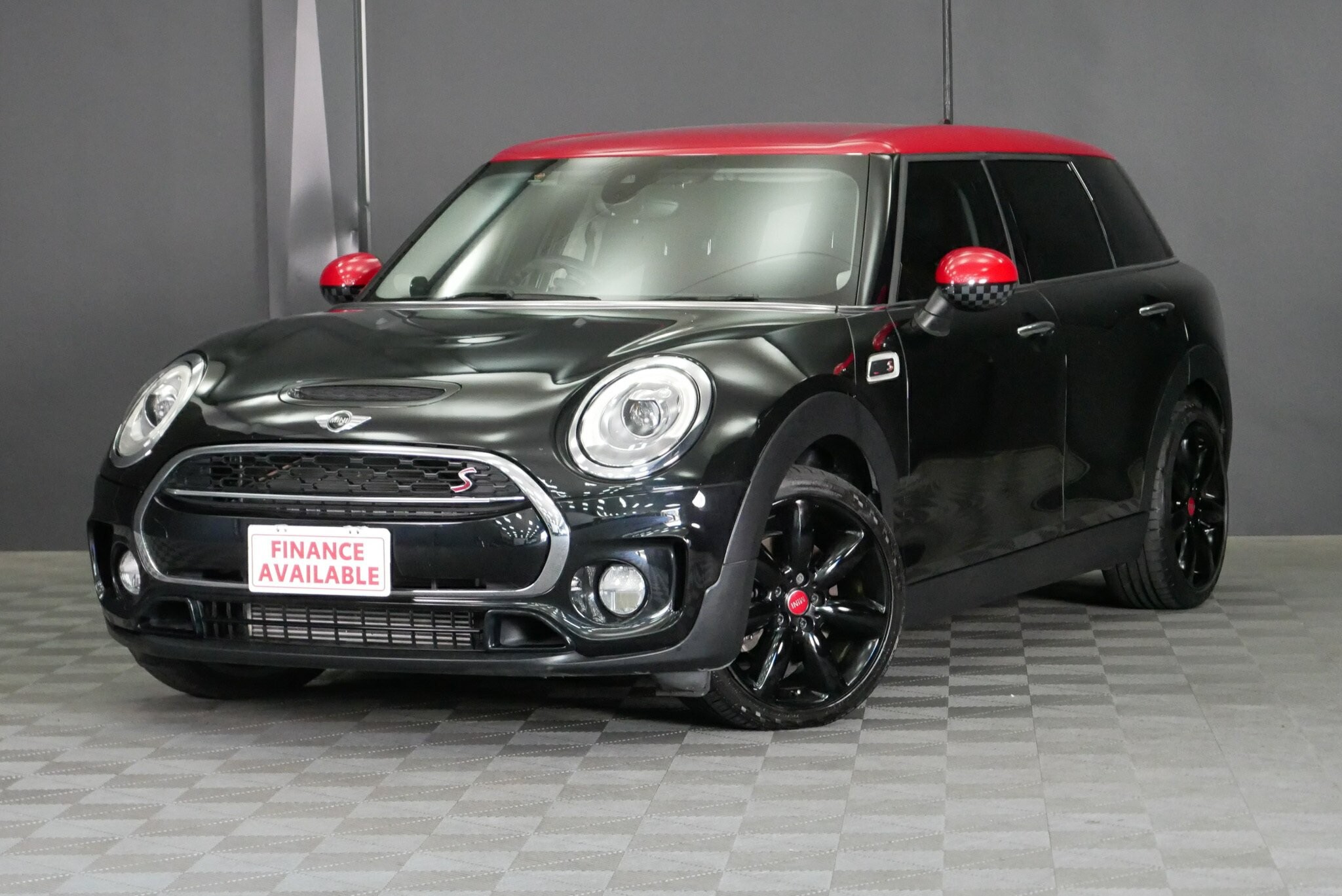 Mini Clubman image 3