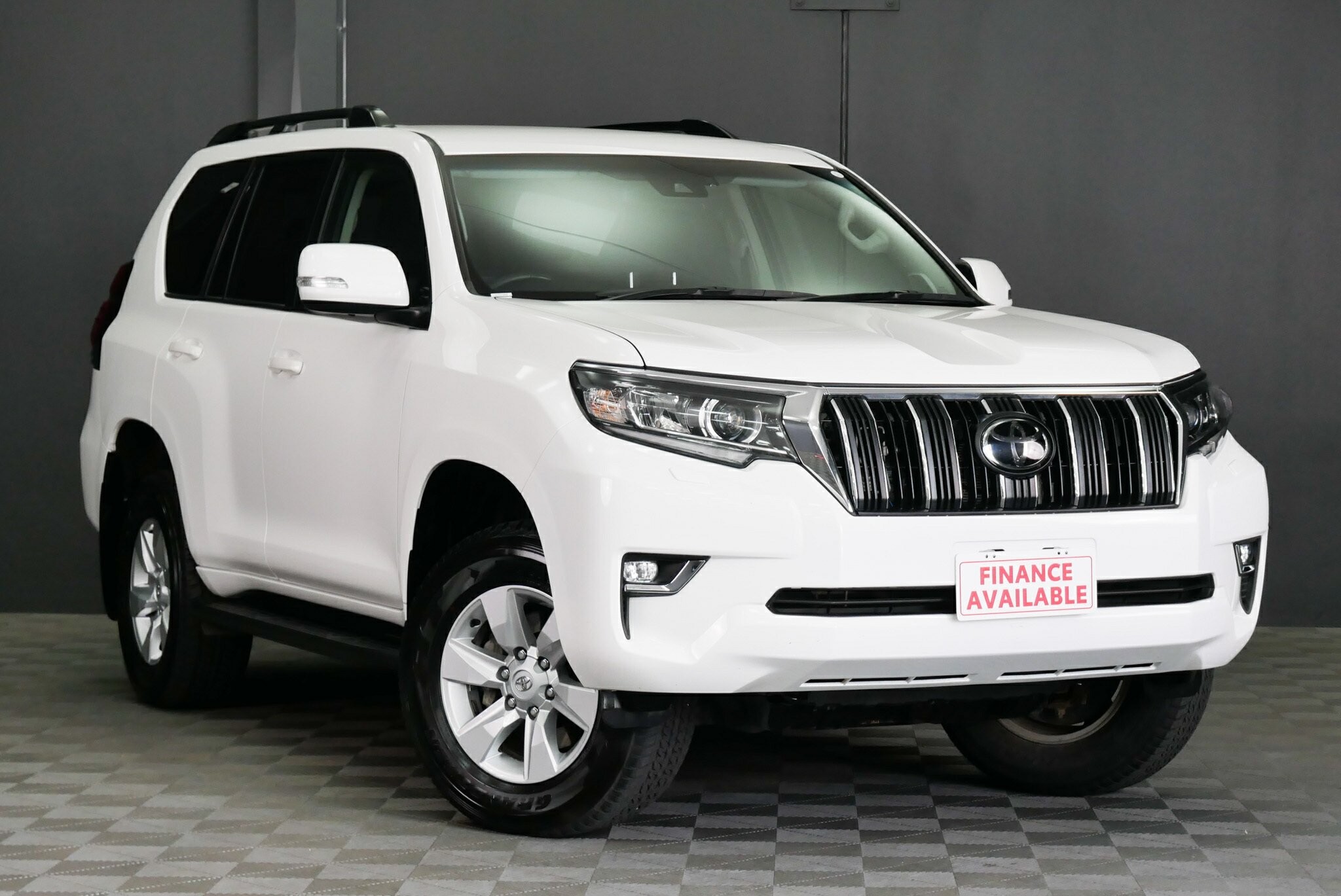 Toyota Landcruiser Prado image 1