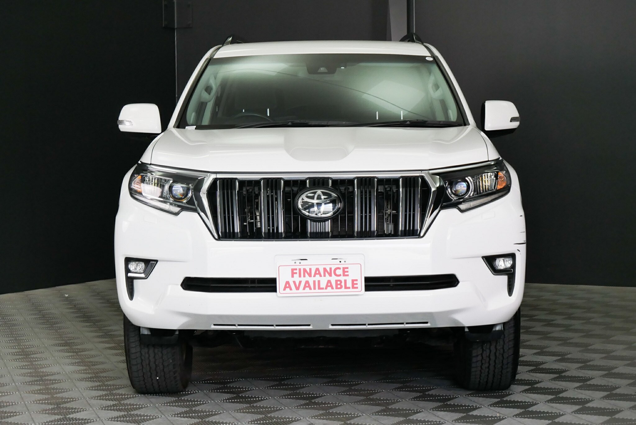 Toyota Landcruiser Prado image 2