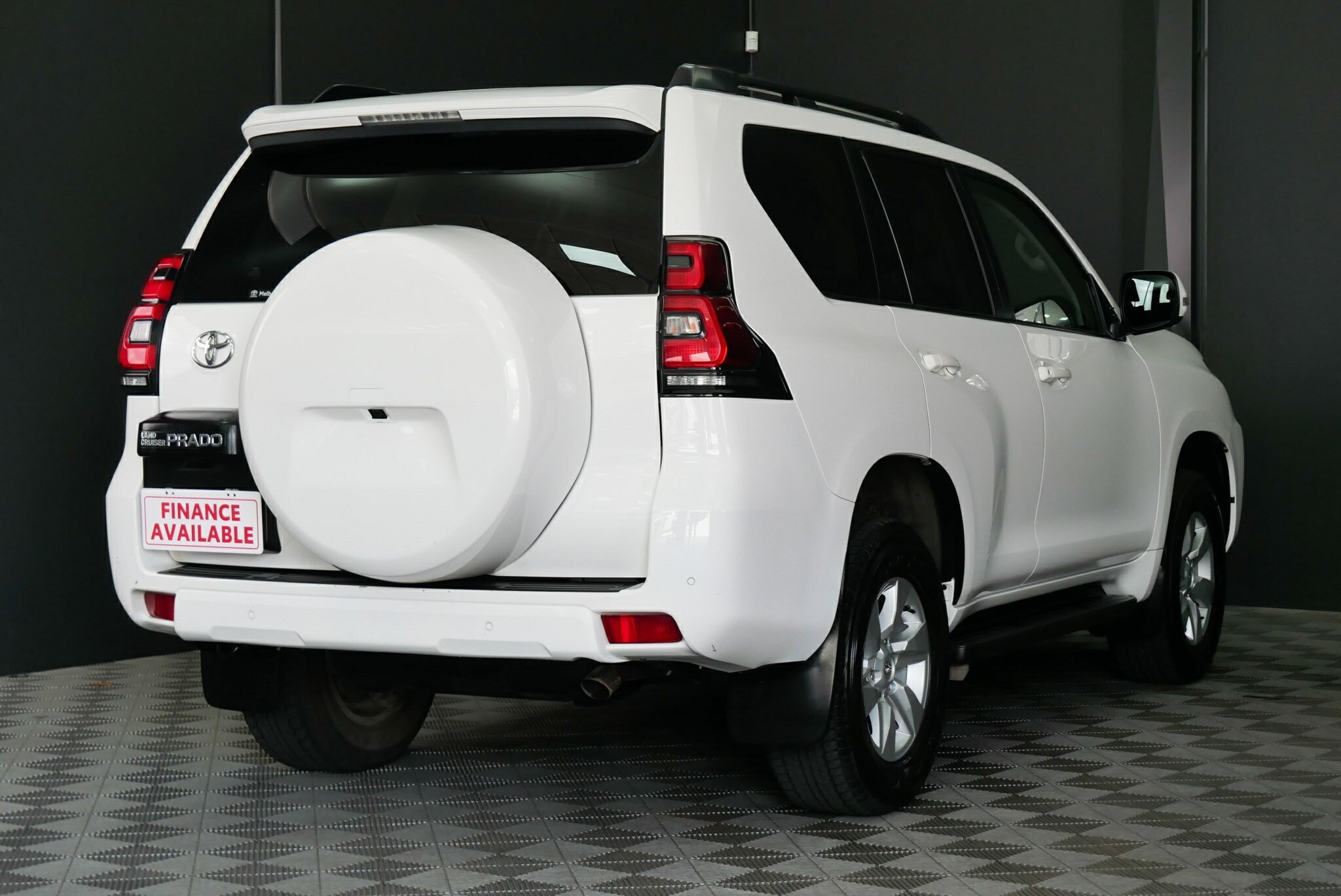 Toyota Landcruiser Prado image 4