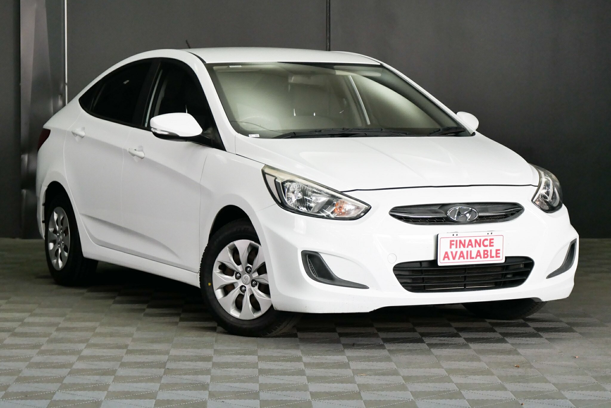 Hyundai Accent image 1