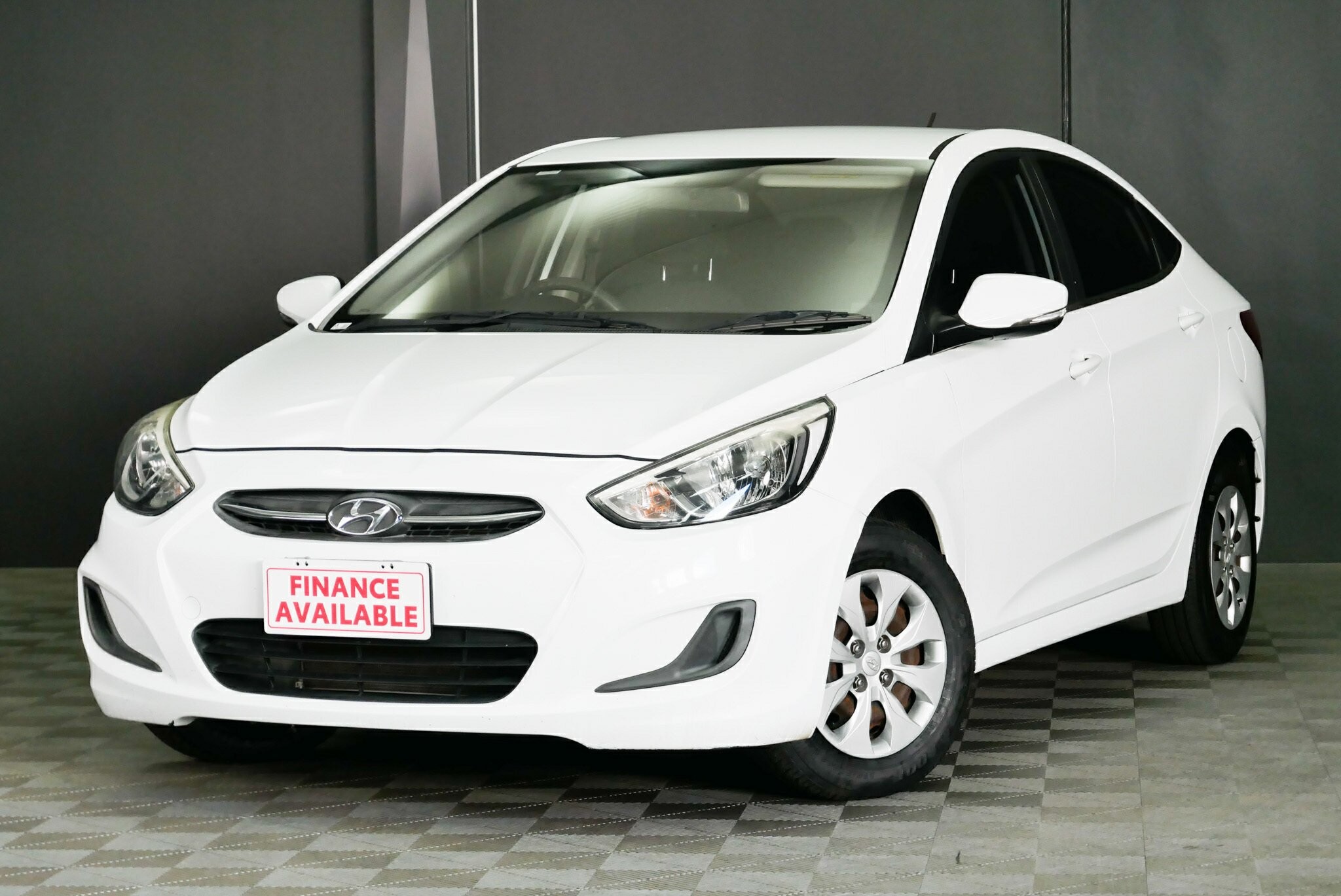 Hyundai Accent image 3