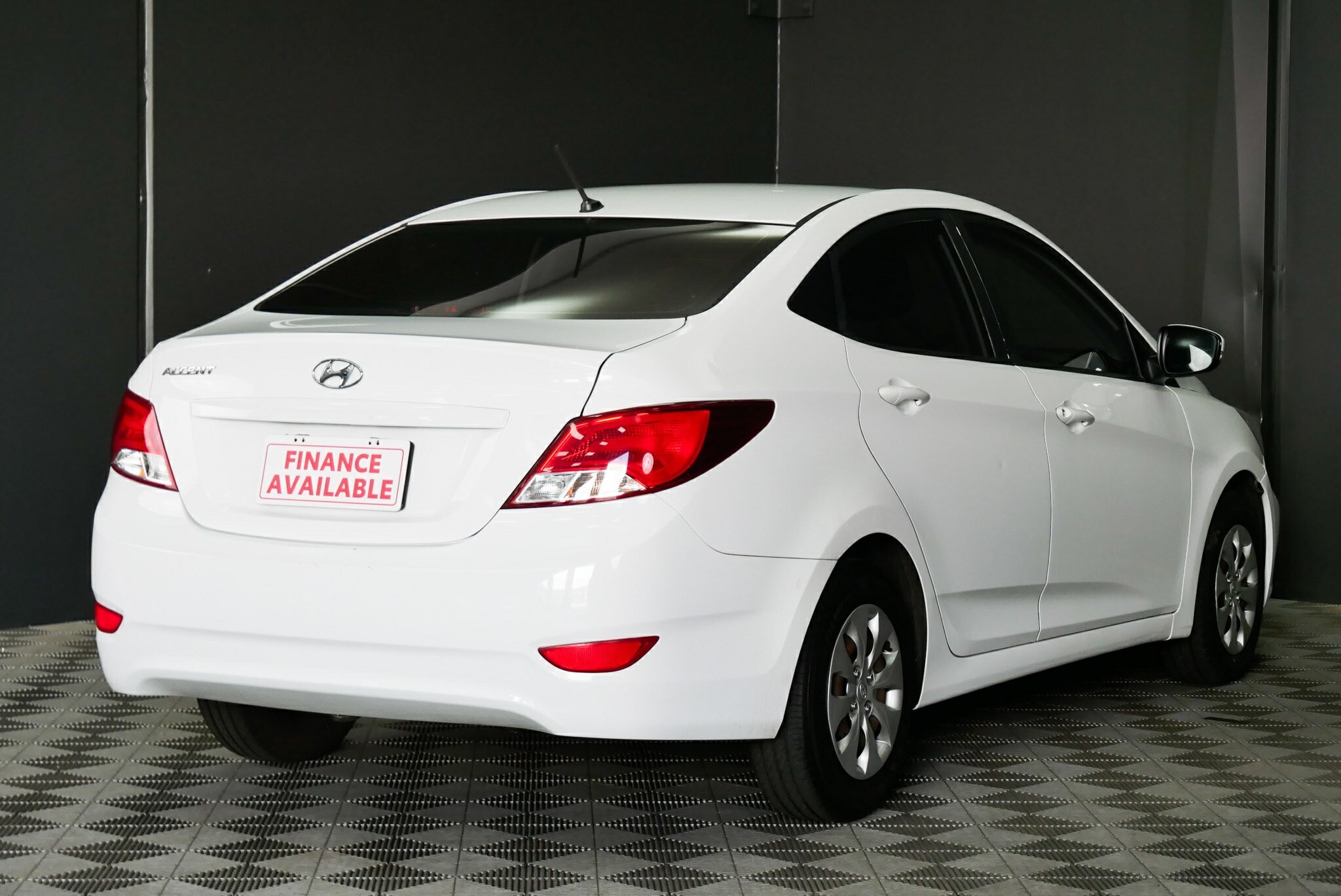 Hyundai Accent image 4