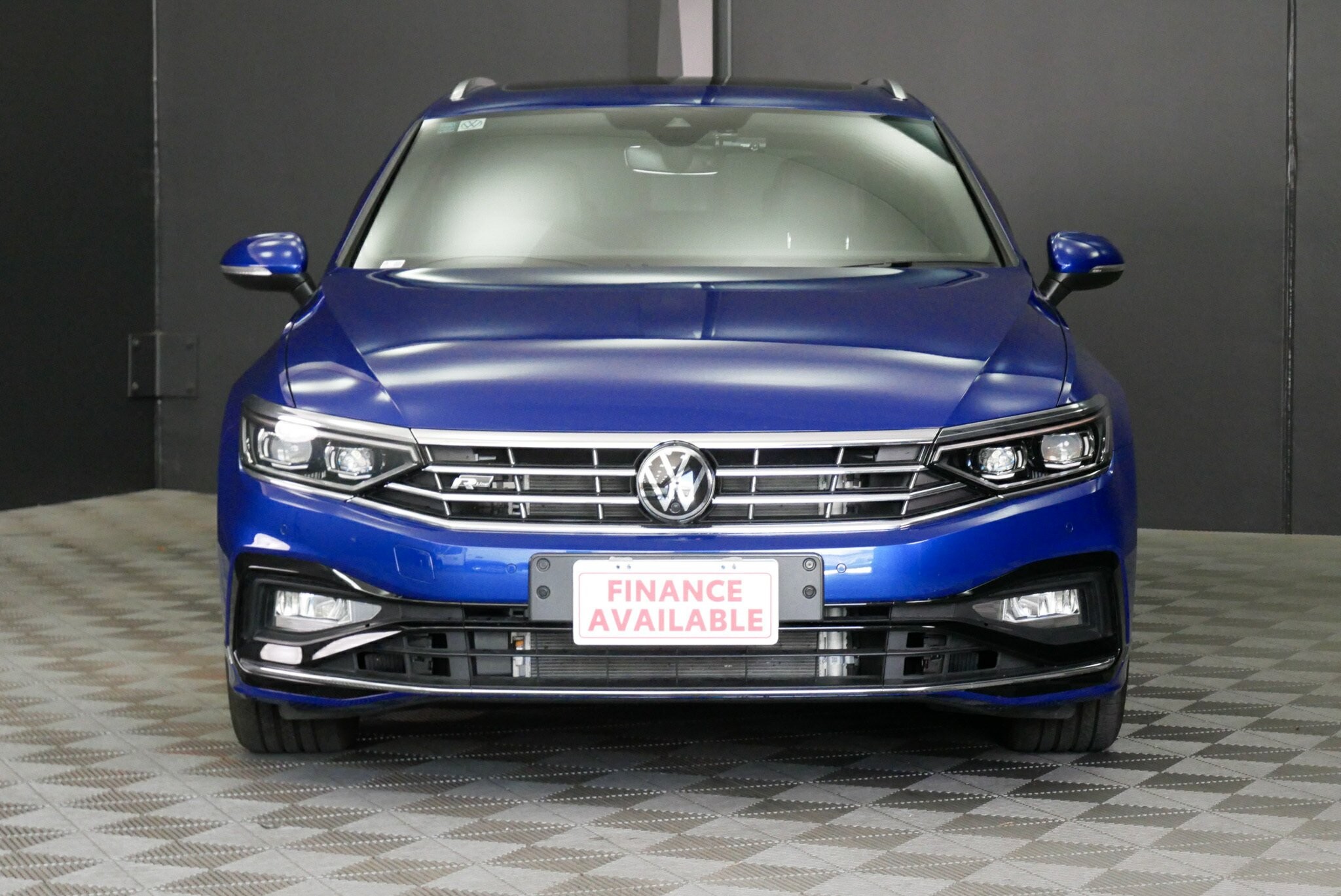 Volkswagen Passat image 2