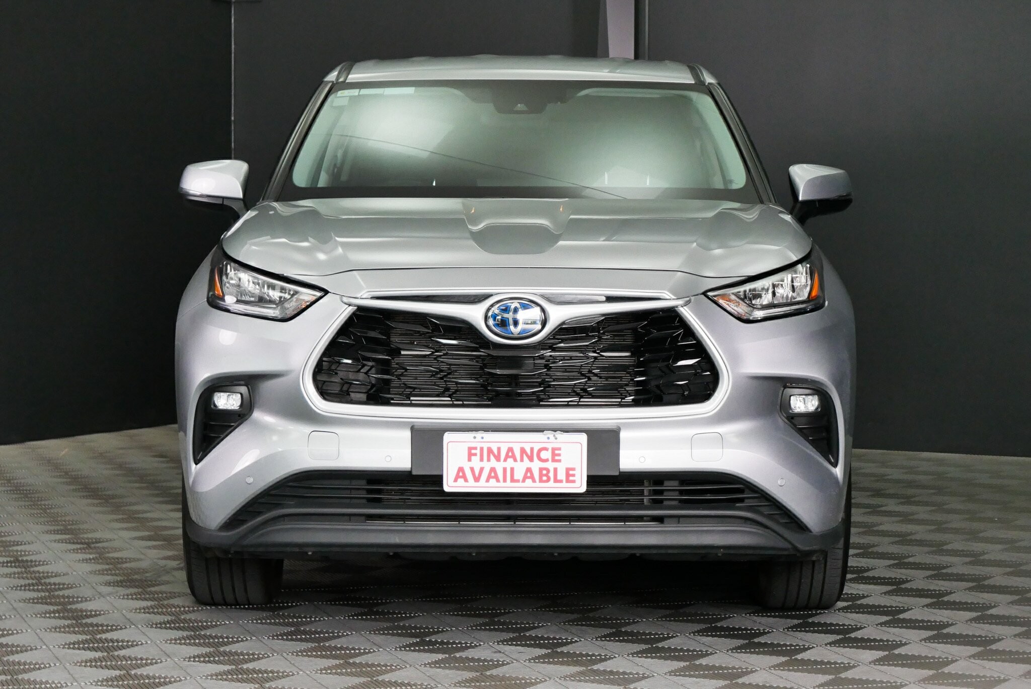 Toyota Kluger image 2