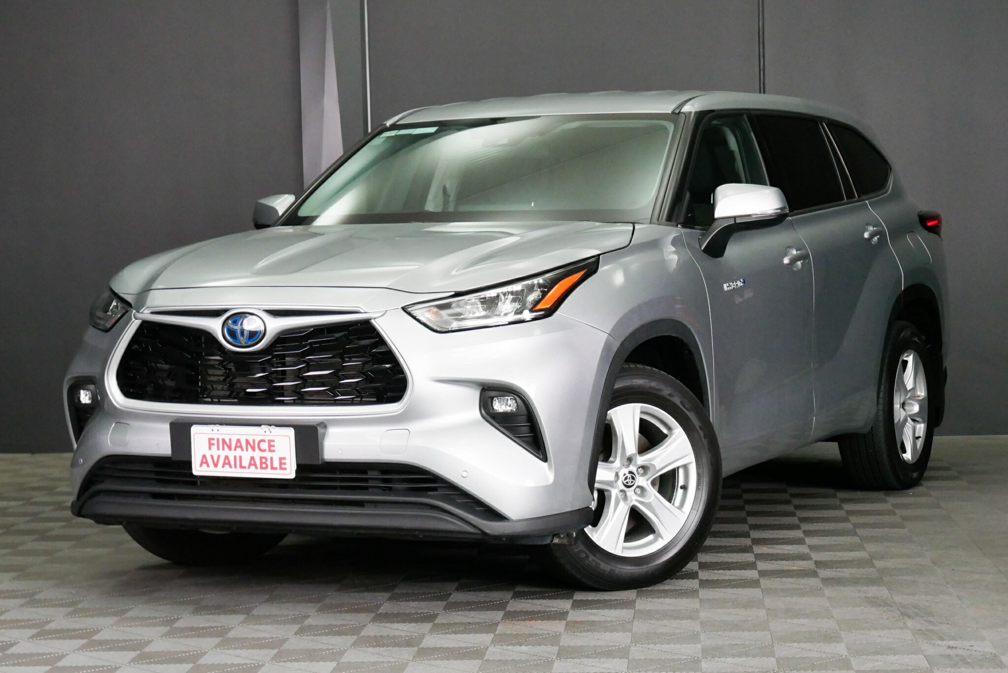 Toyota Kluger image 3