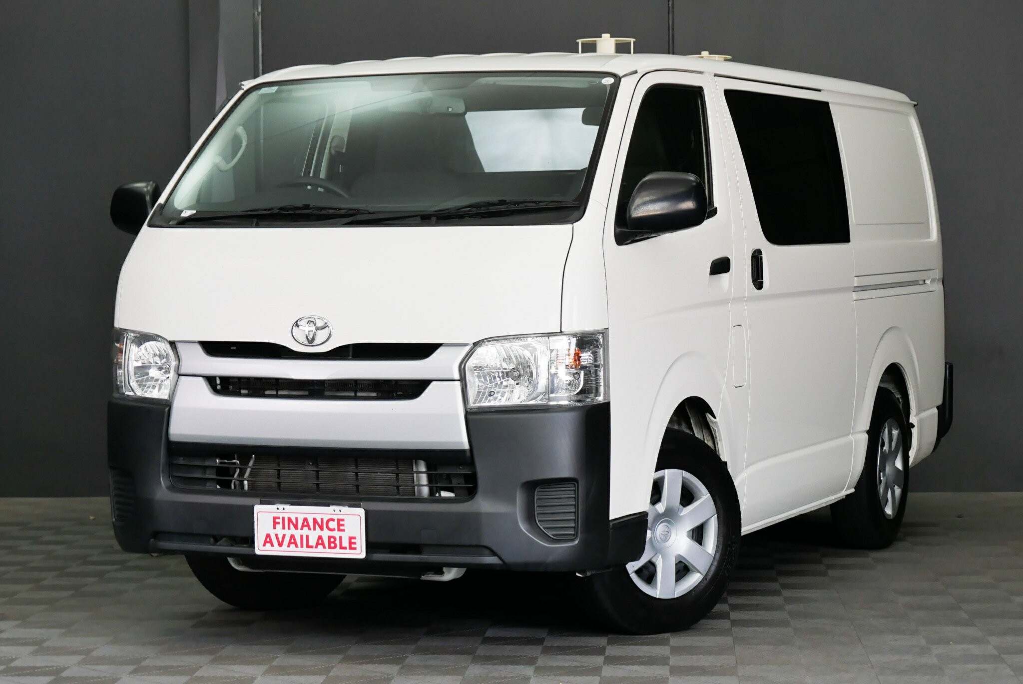 Toyota Hiace image 3