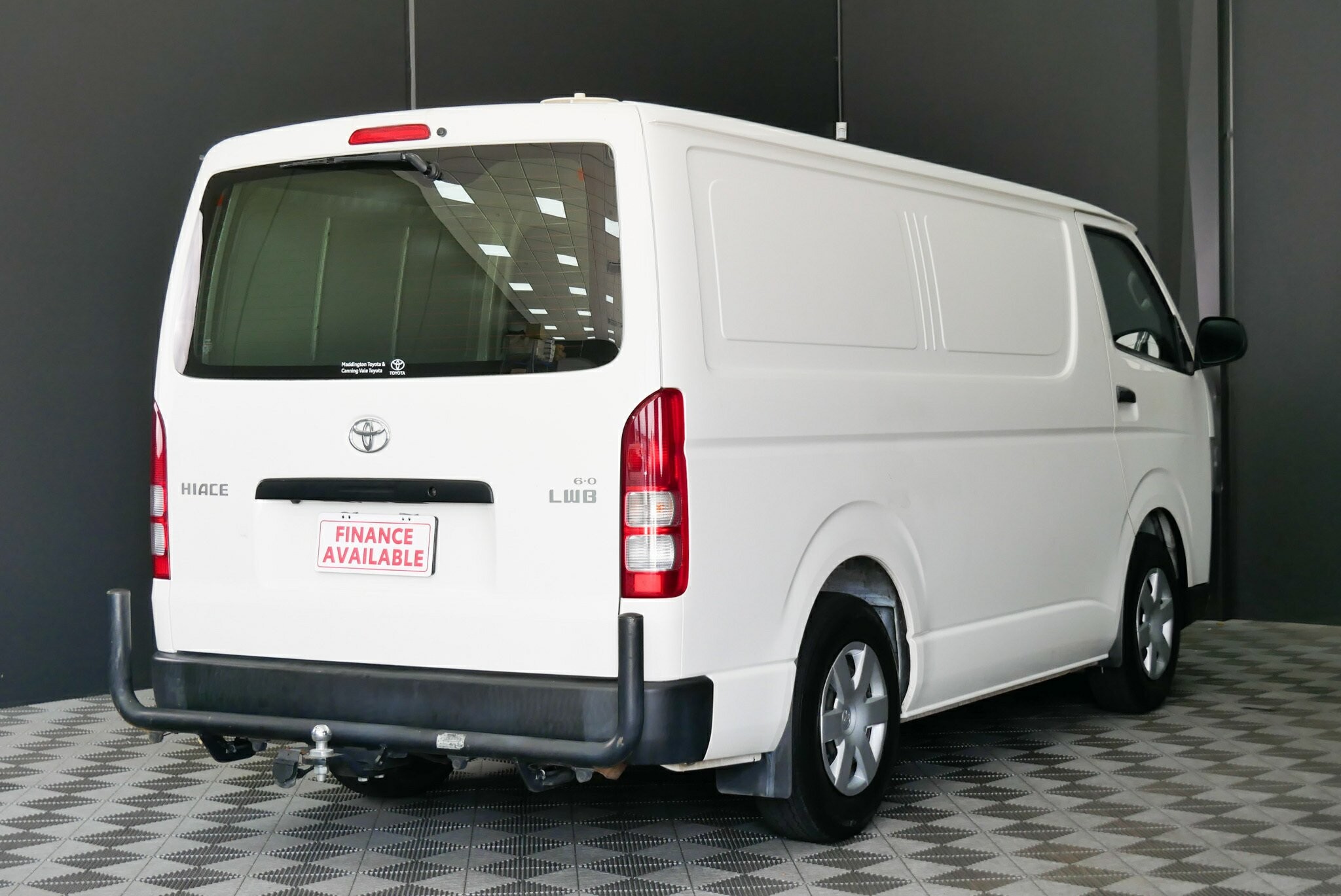 Toyota Hiace image 4