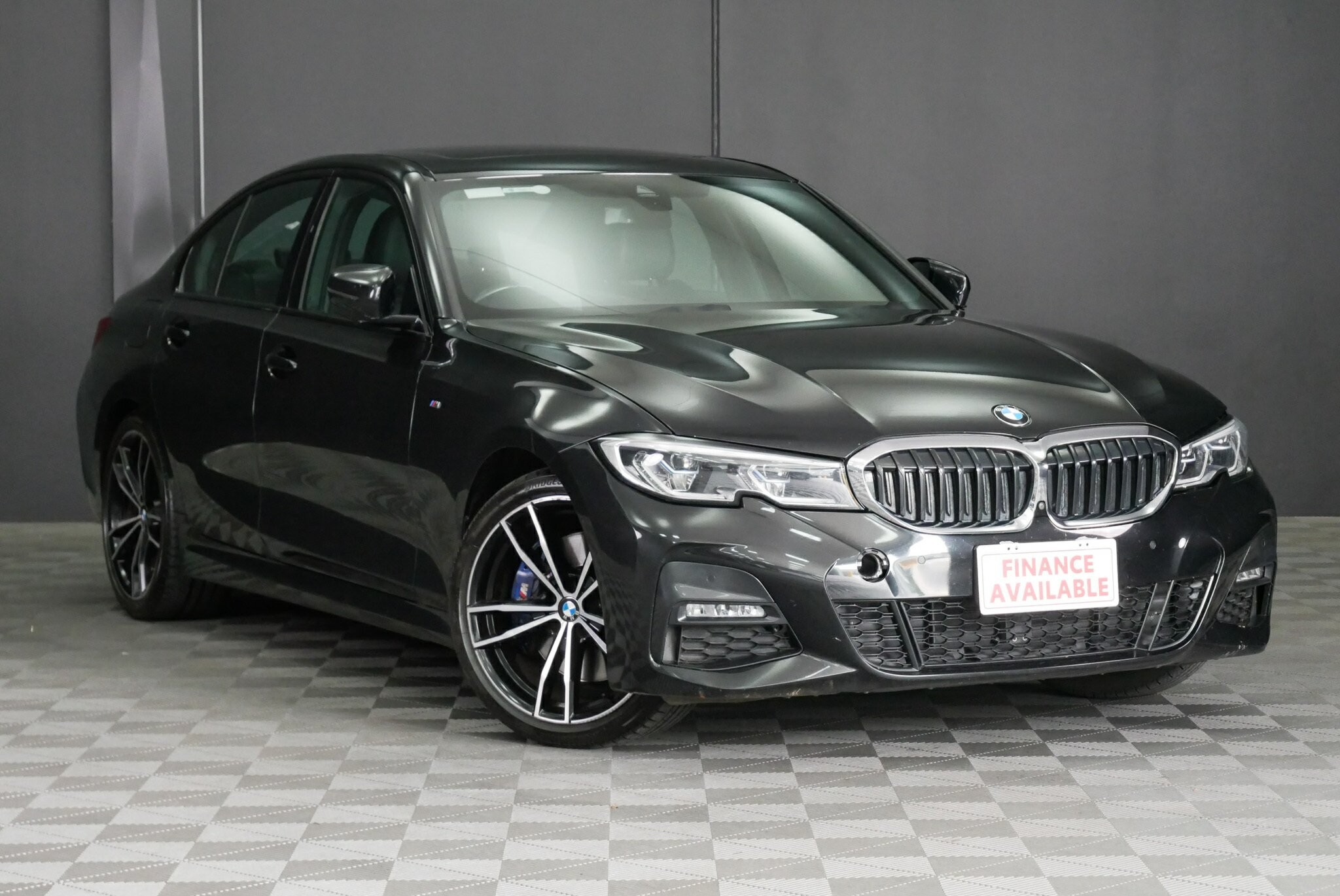 BMW 3 Series image 1