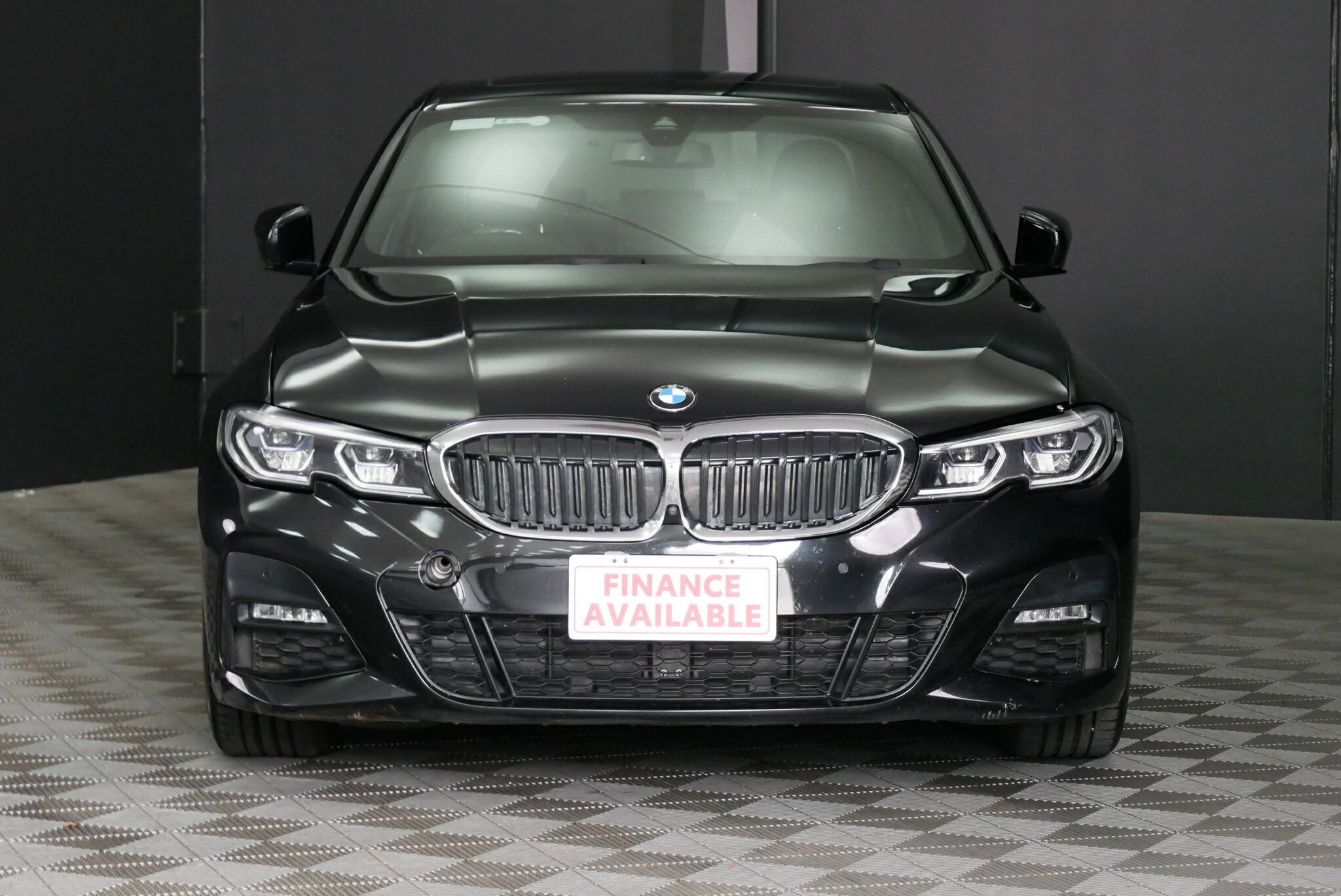 BMW 3 Series image 2