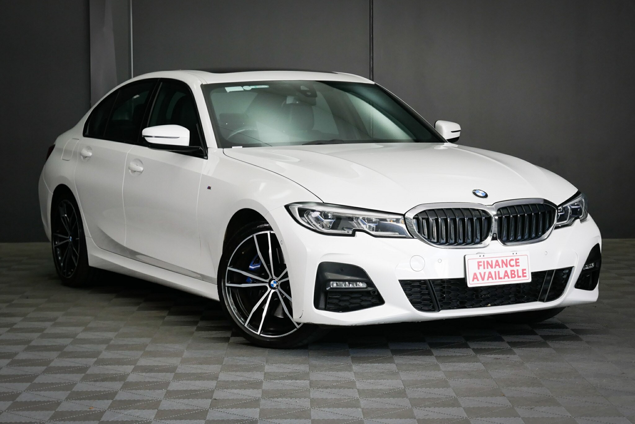 BMW 3 Series image 1