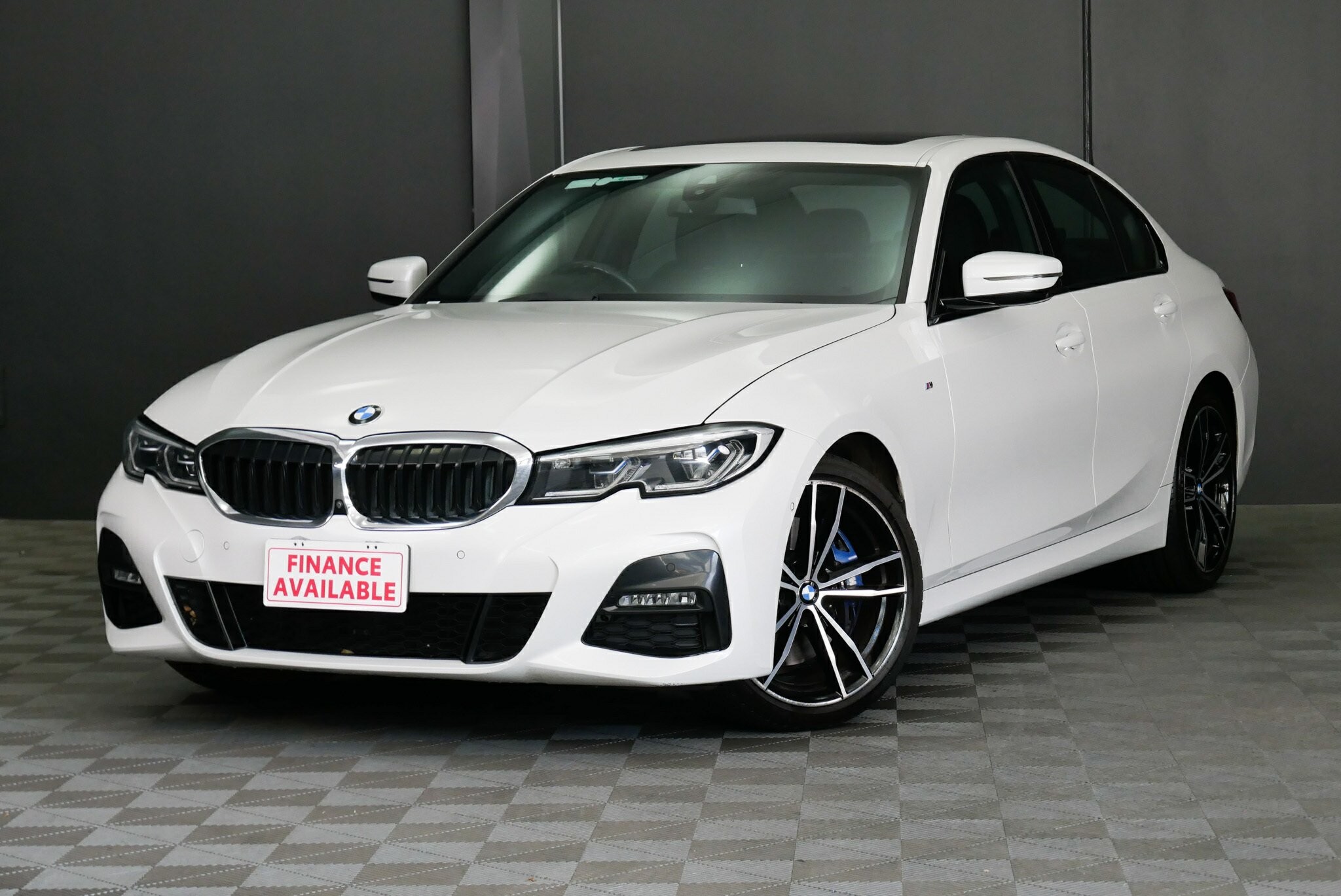 BMW 3 Series image 3