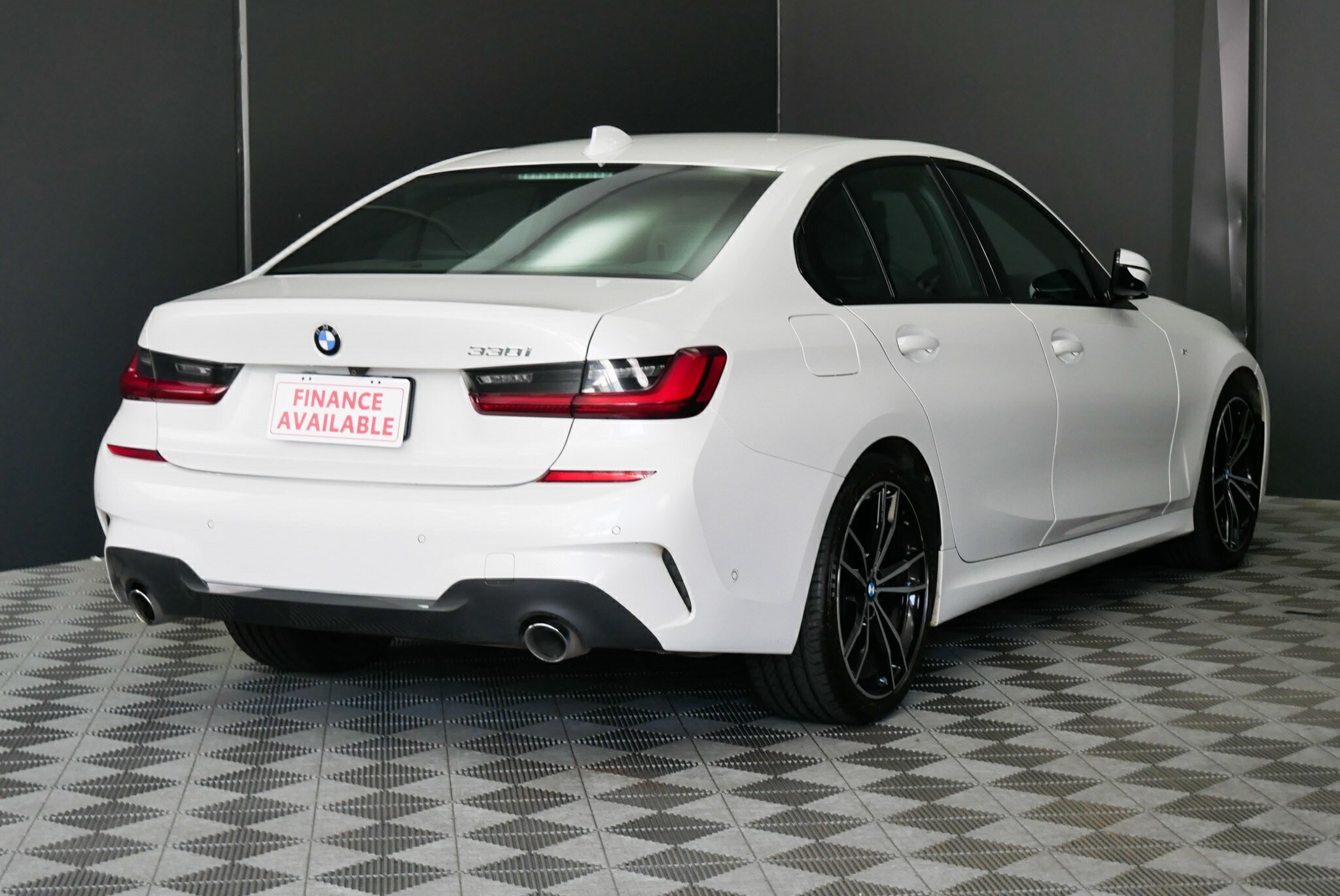 BMW 3 Series image 4