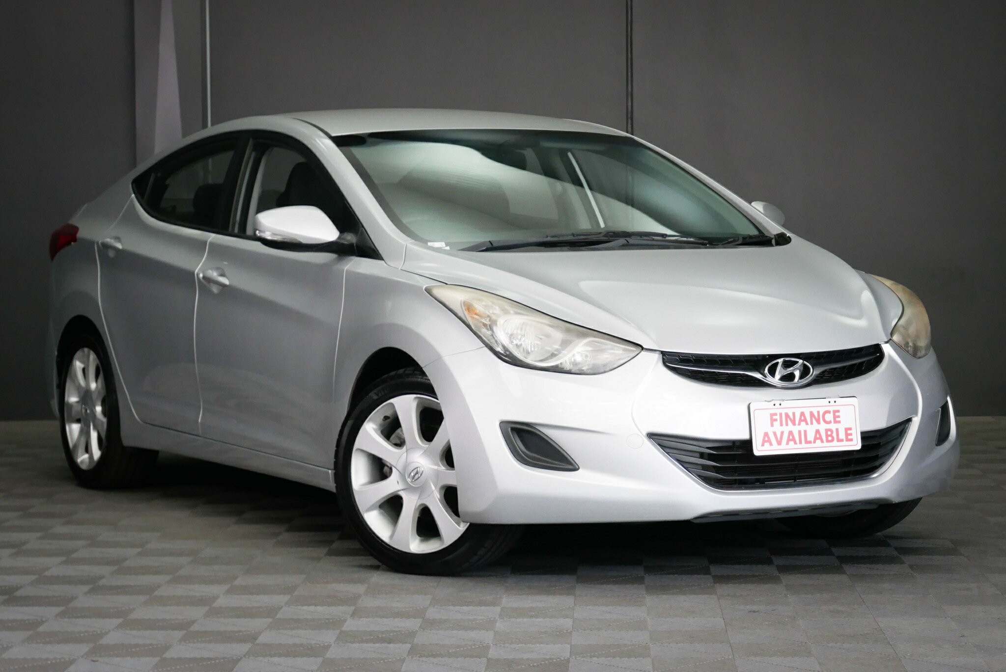 Hyundai Elantra image 1