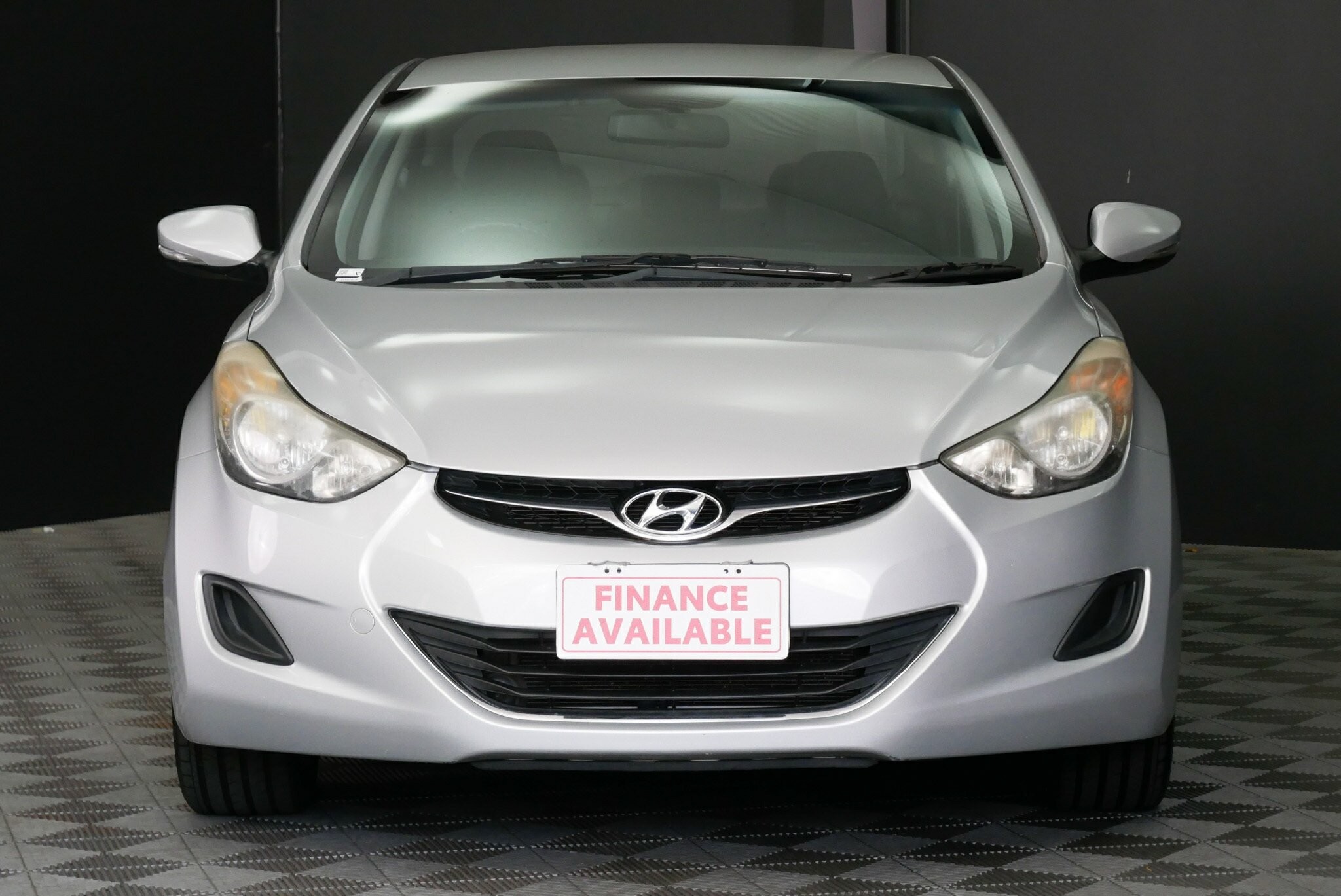 Hyundai Elantra image 2