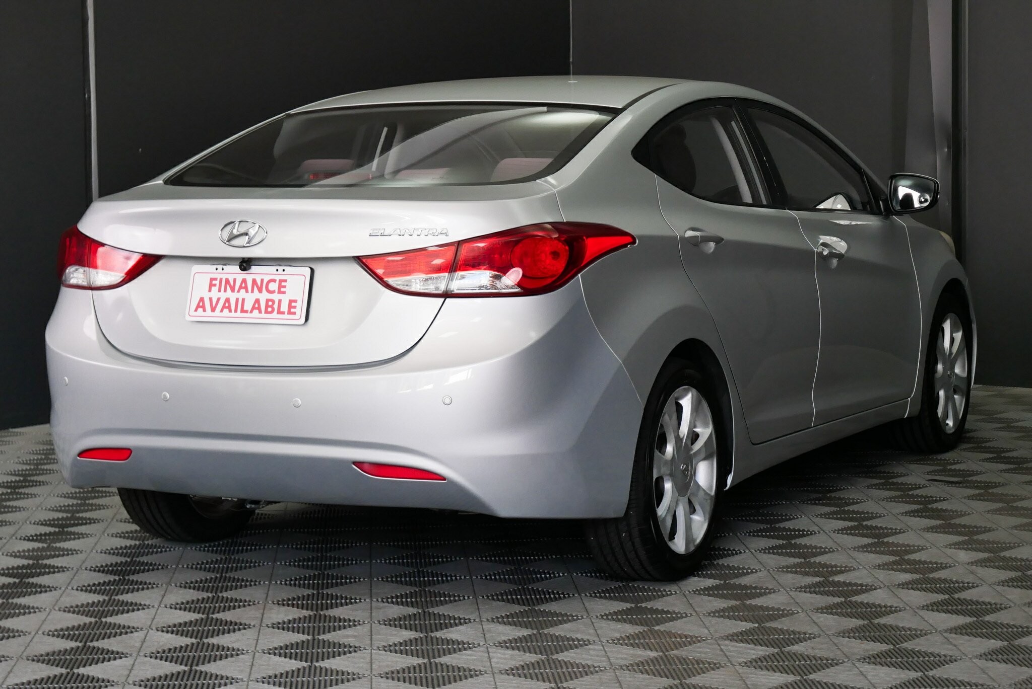 Hyundai Elantra image 4