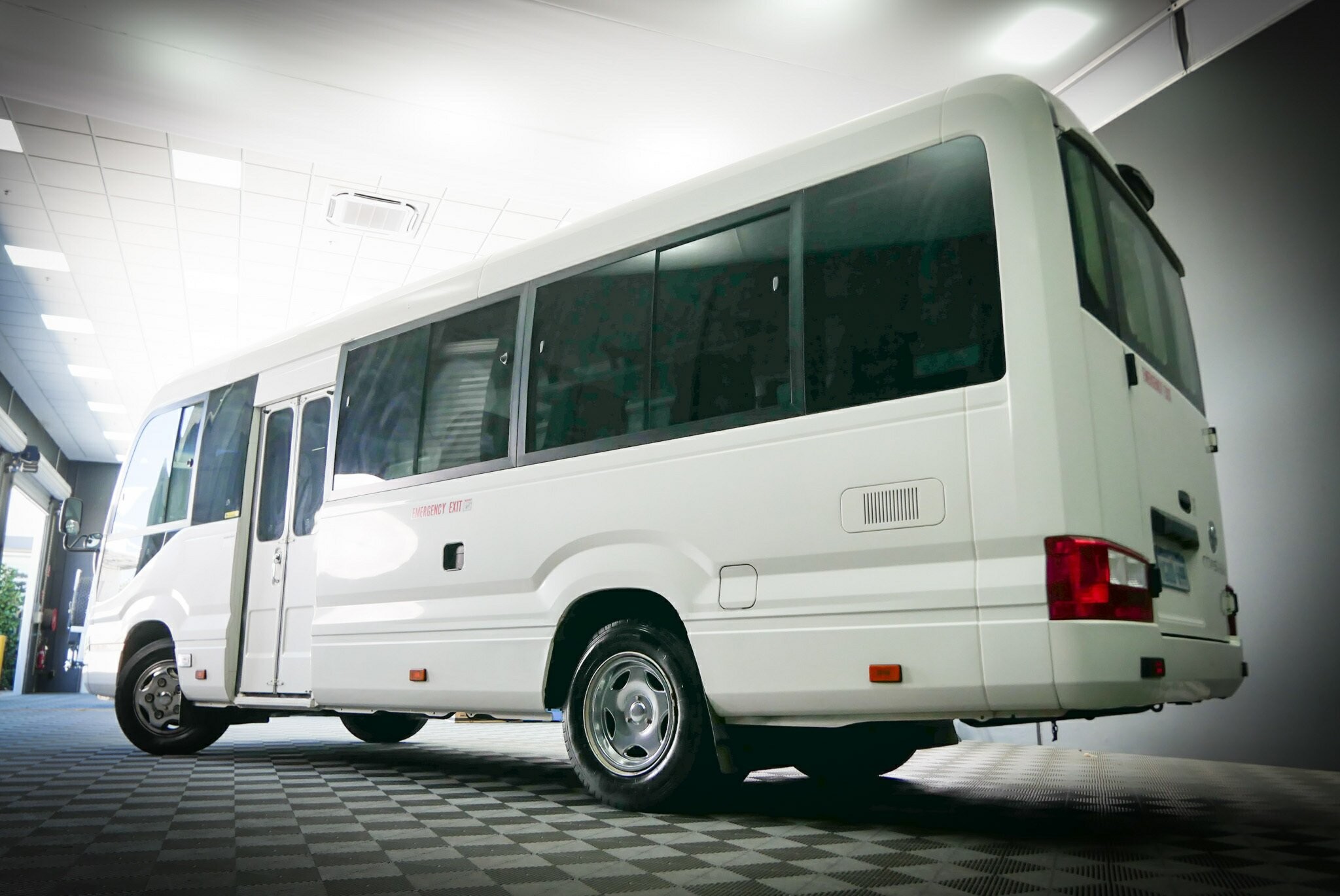 Toyota Coaster image 2