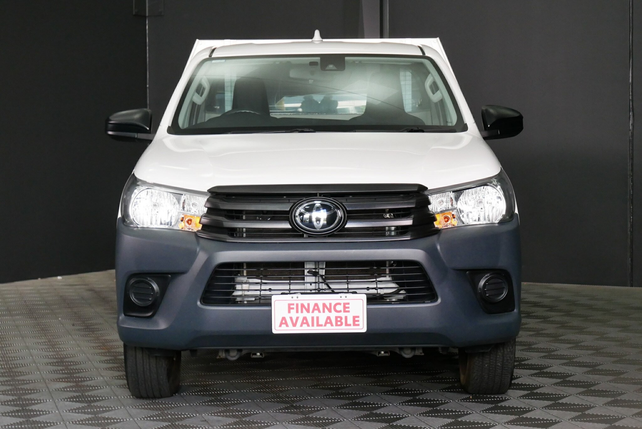 Toyota Hilux image 2