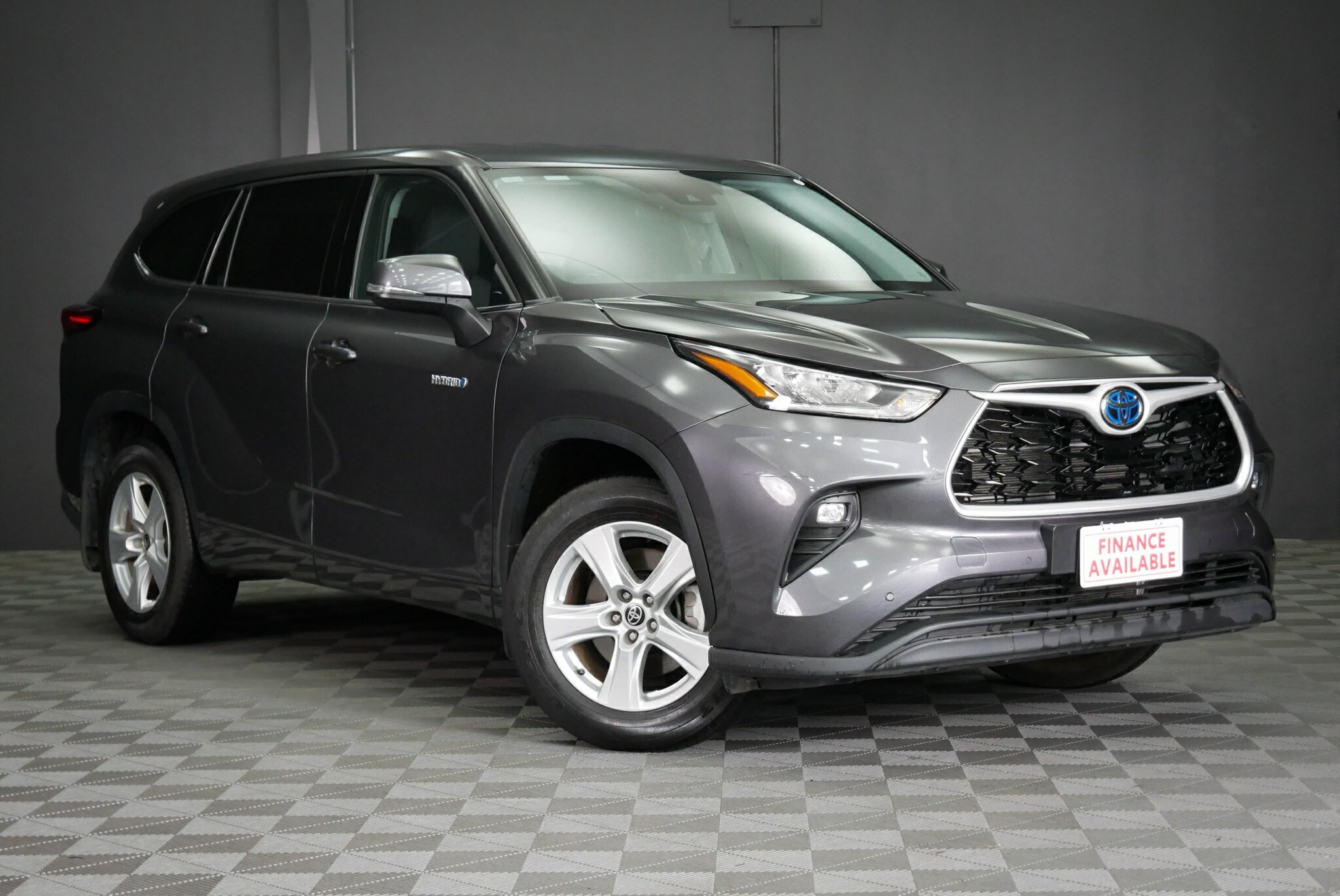 Toyota Kluger image 1