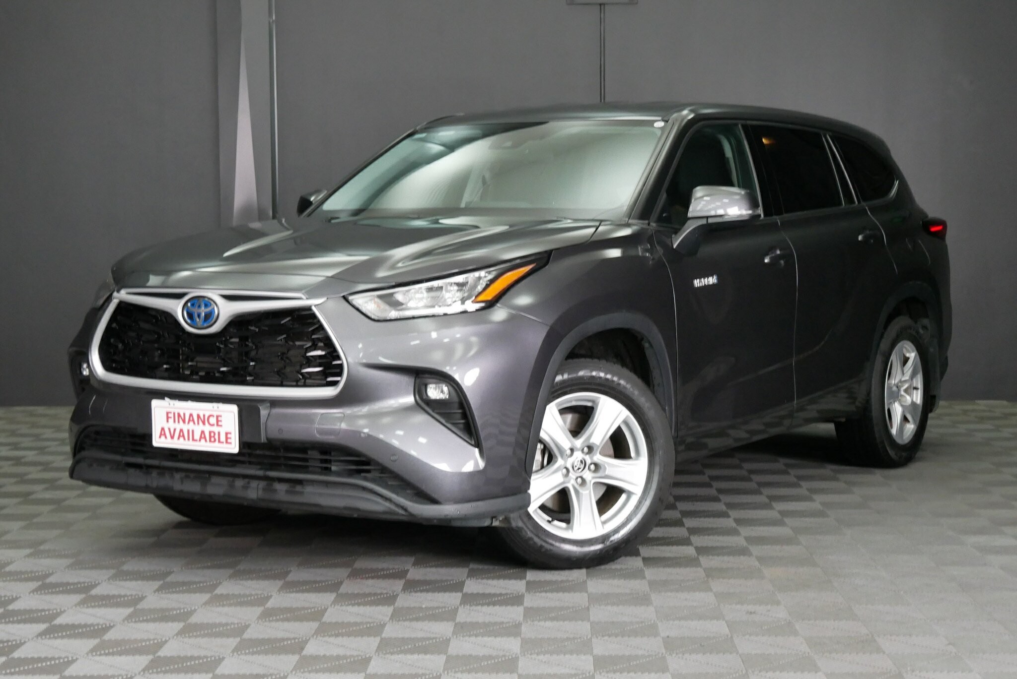 Toyota Kluger image 2