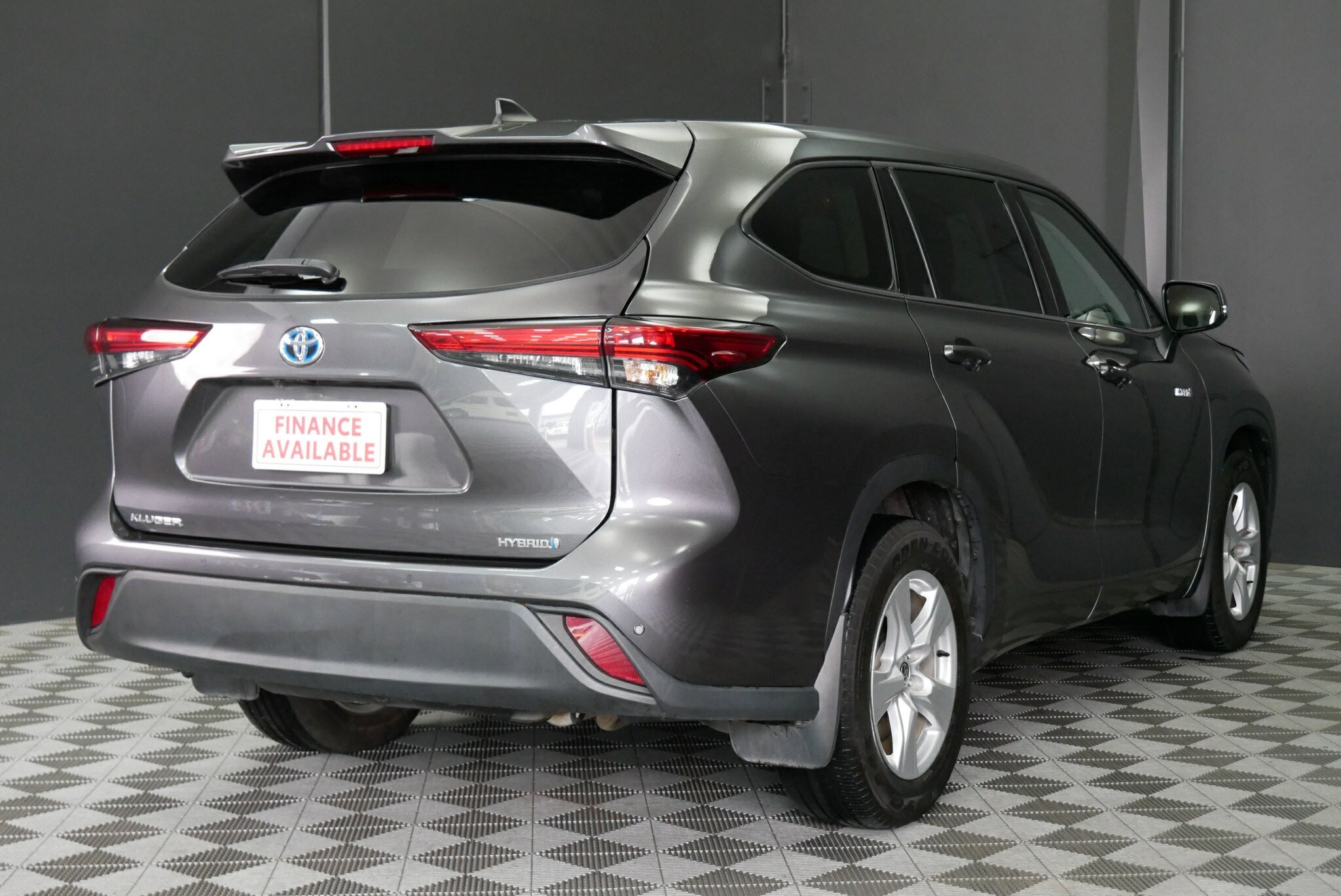 Toyota Kluger image 4