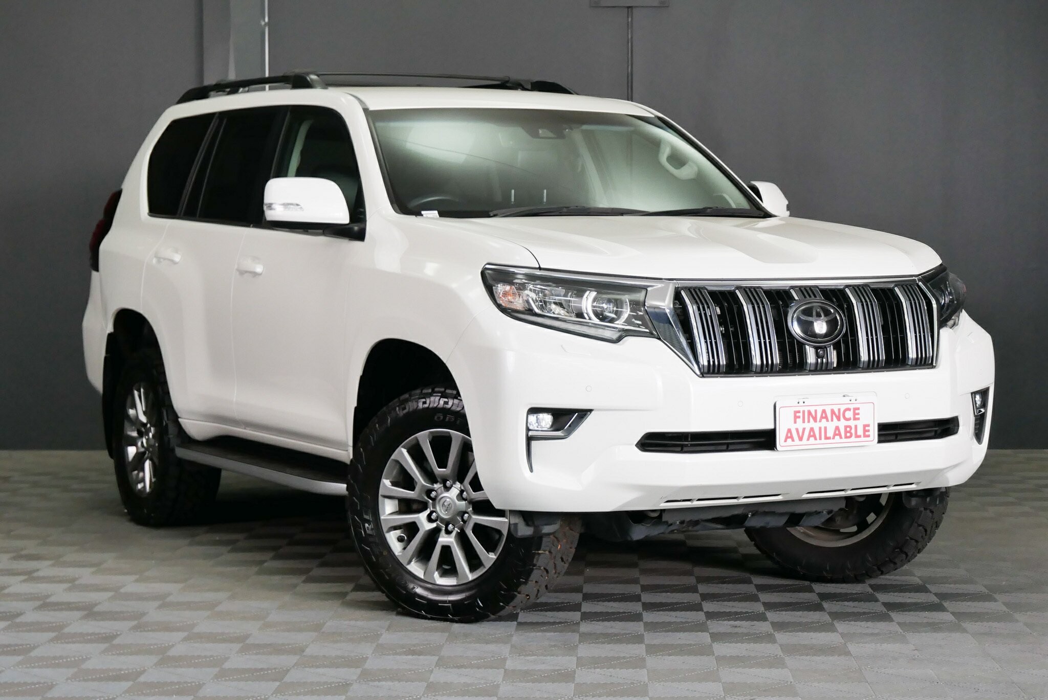 Toyota Landcruiser Prado image 1