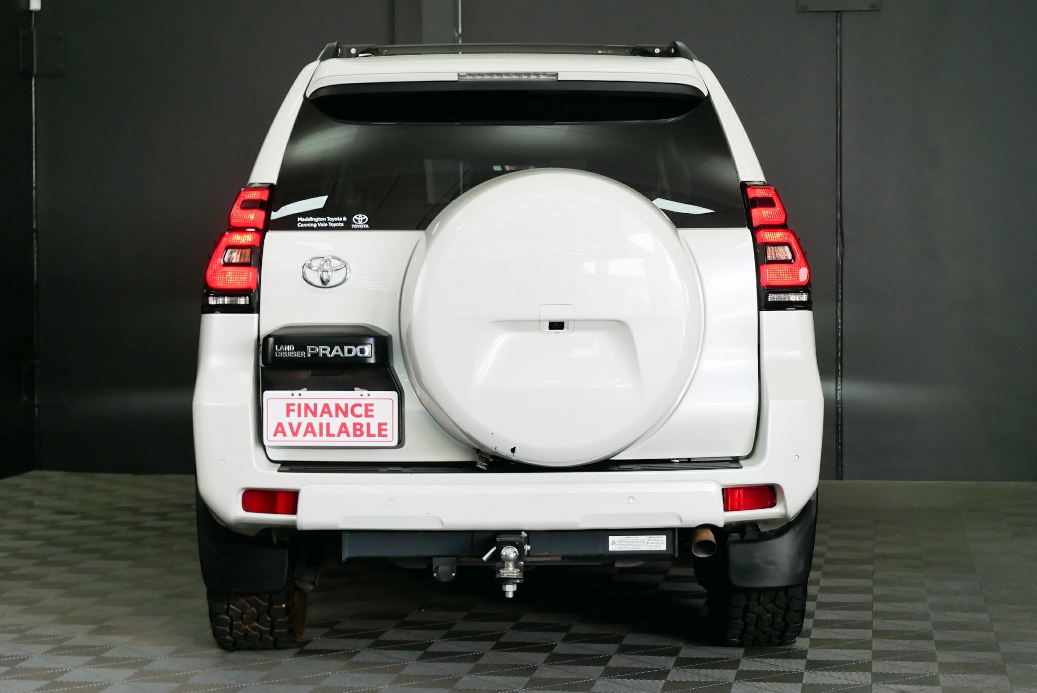 Toyota Landcruiser Prado image 4