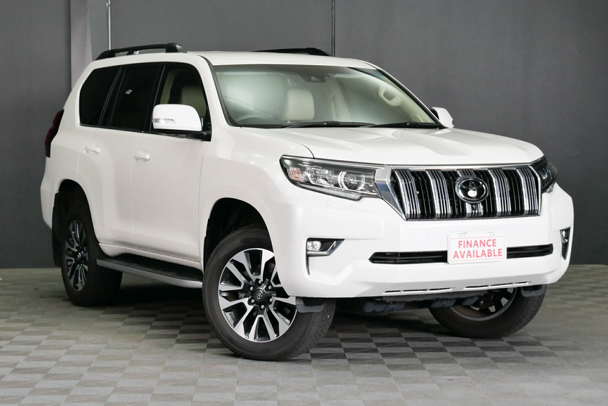 Toyota Landcruiser Prado image 1