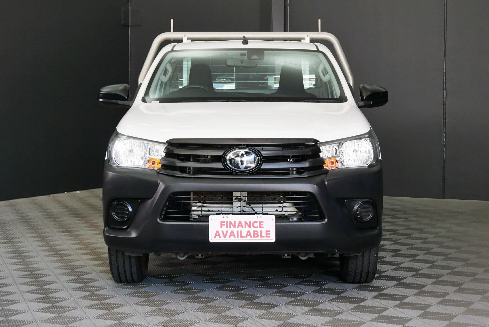 Toyota Hilux image 2