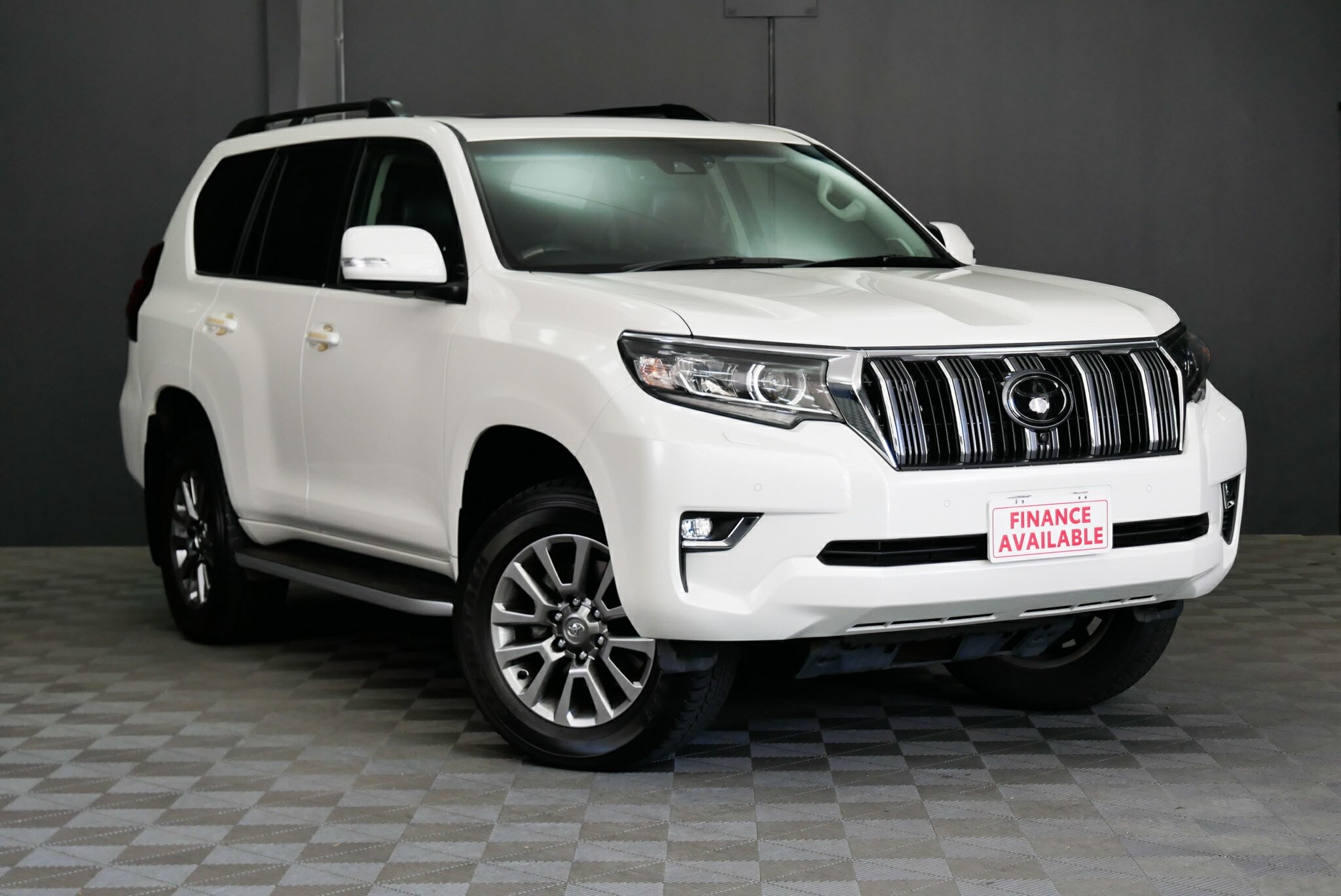 Toyota Landcruiser Prado image 1