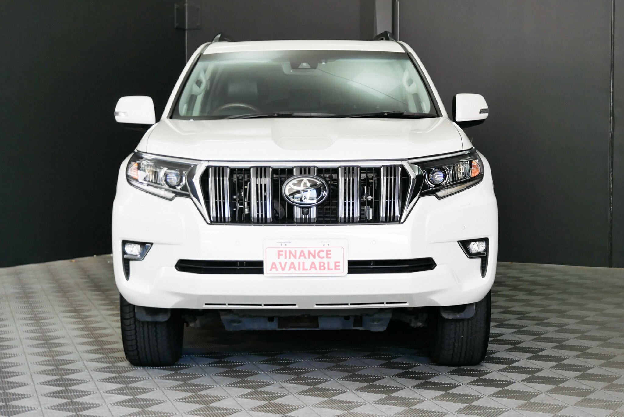 Toyota Landcruiser Prado image 2