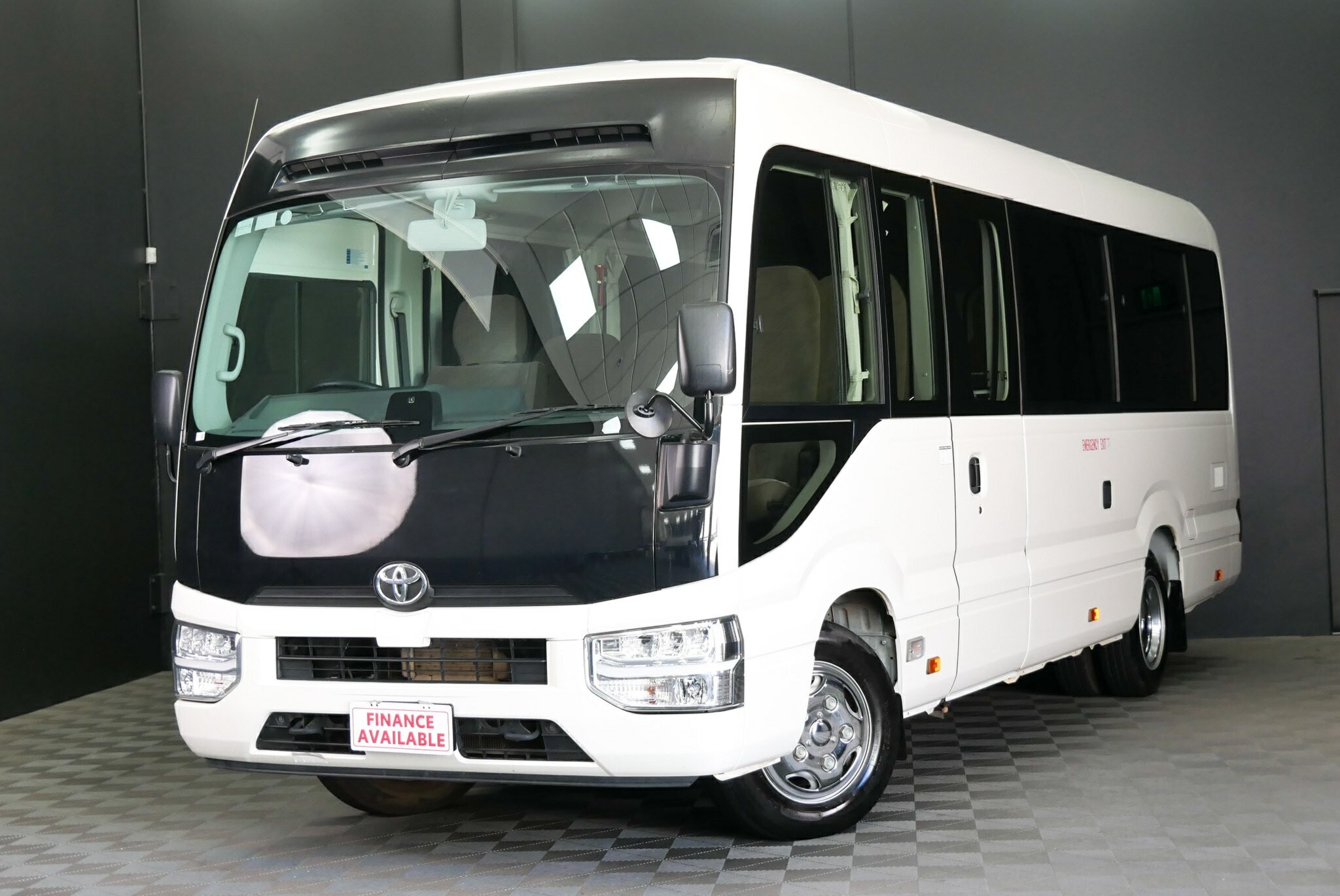 Toyota Coaster image 3