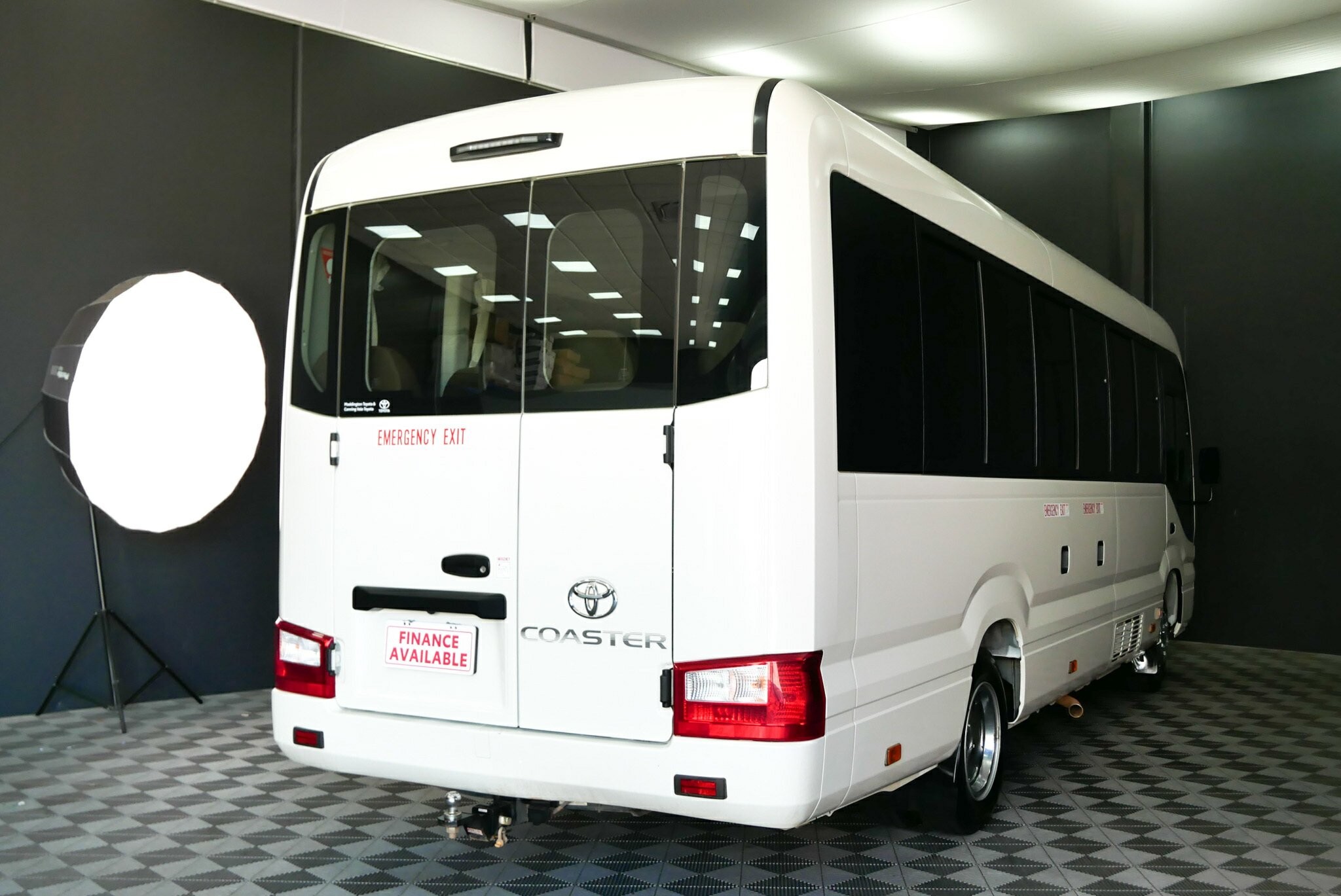 Toyota Coaster image 4