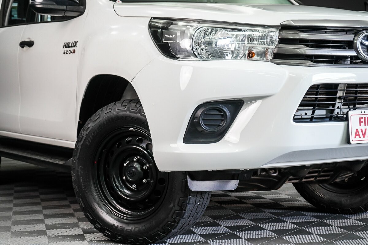 Toyota Hilux image 2